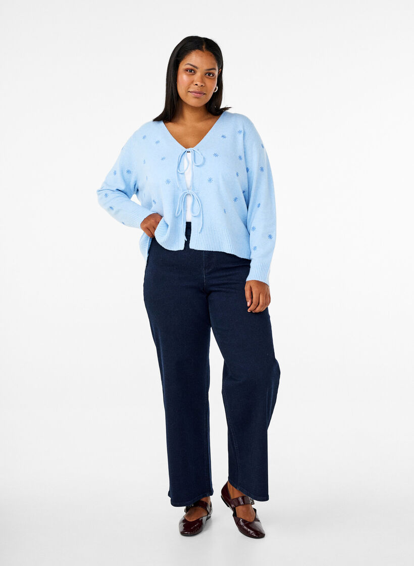 Neuletakki solmittavilla yksityiskohdilla ja kirjailuilla, Cashmere Blue Comb, Model image number 2