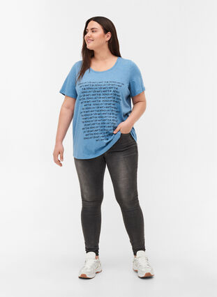 Ekologisesta puuvillasta valmistettu t-paita printillä, Blue Heaven Melange, Model image number 2