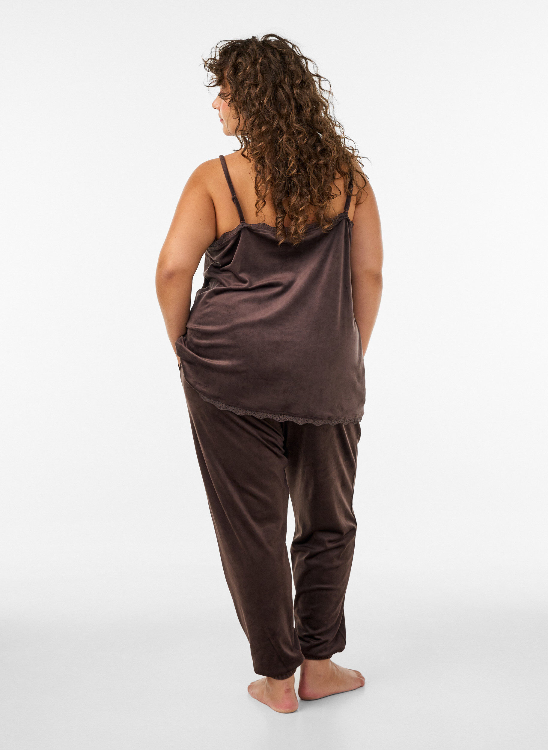 ZizziRennot velourhousut, Ruskea, Model image number 2