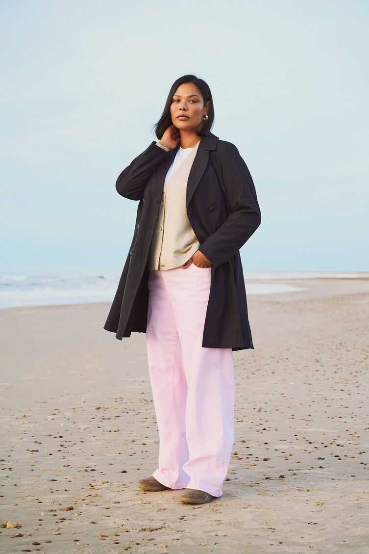 Musta trenssitakki, , Model