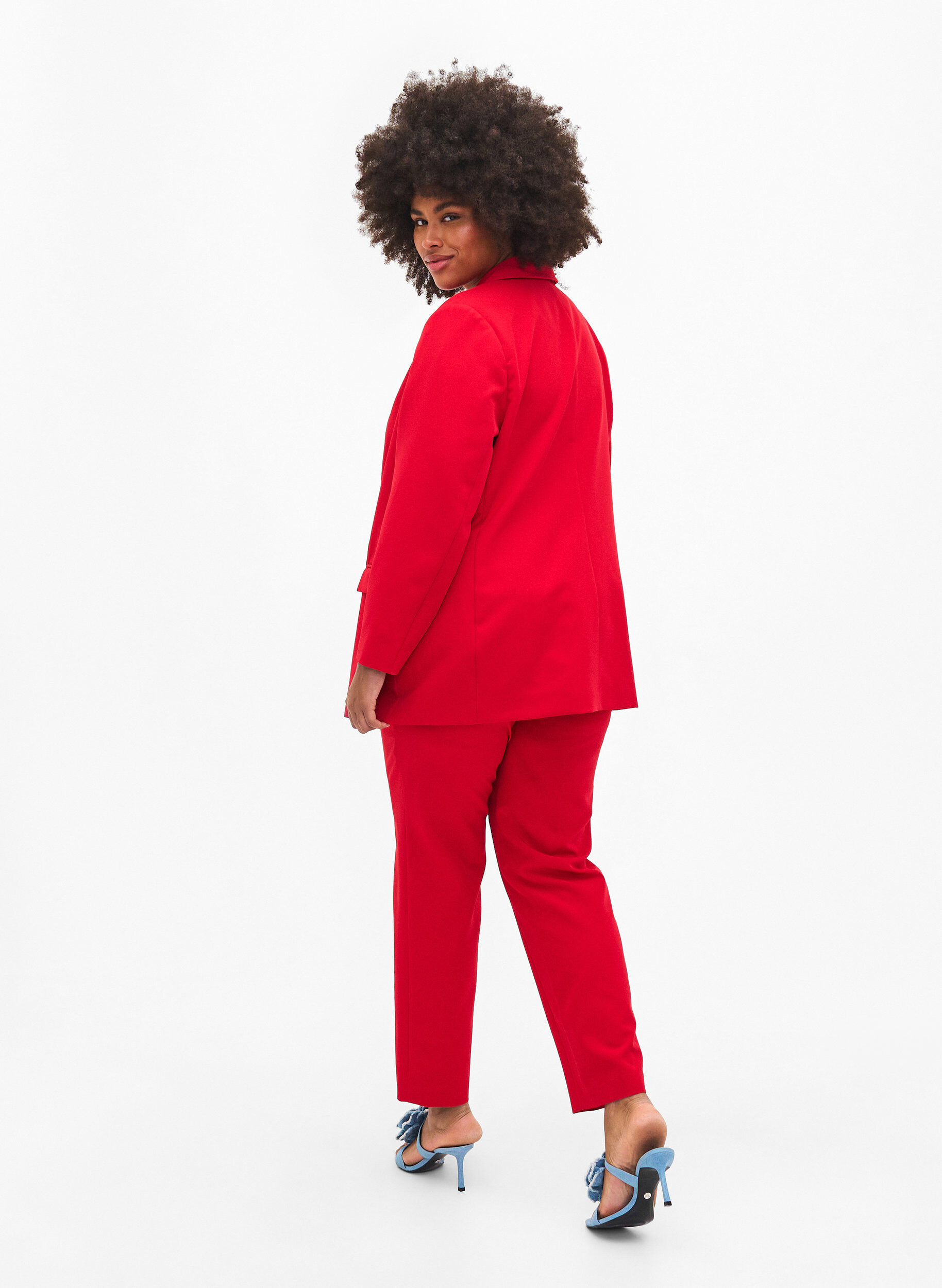 Zizzi Pukutakki, jossa on kullanv&auml;riset napit ja taskut, Tango Red, Model image number 1