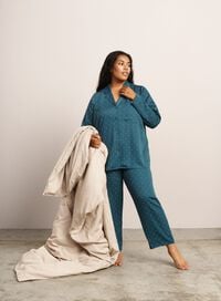 Pyjama kauniilla kuvioilla Settihinta 79,99 EUR, , Model