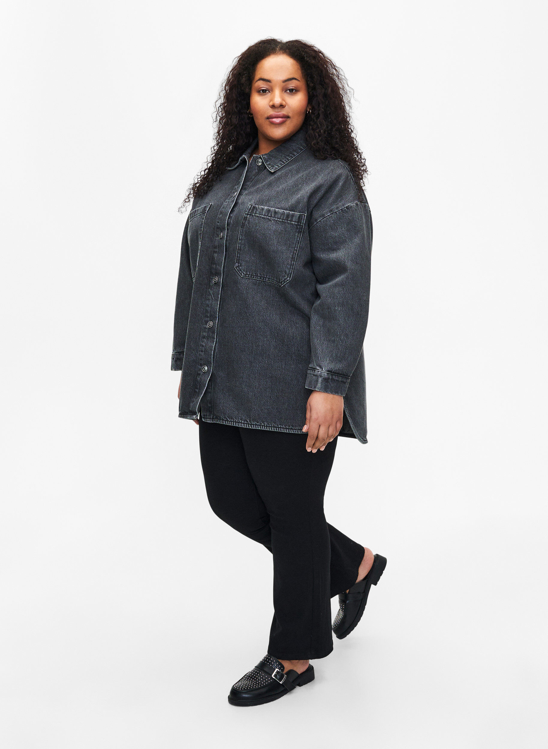Zizzi V&auml;lj&auml; denim-takki napeilla, Grey Denim, Model image number 2