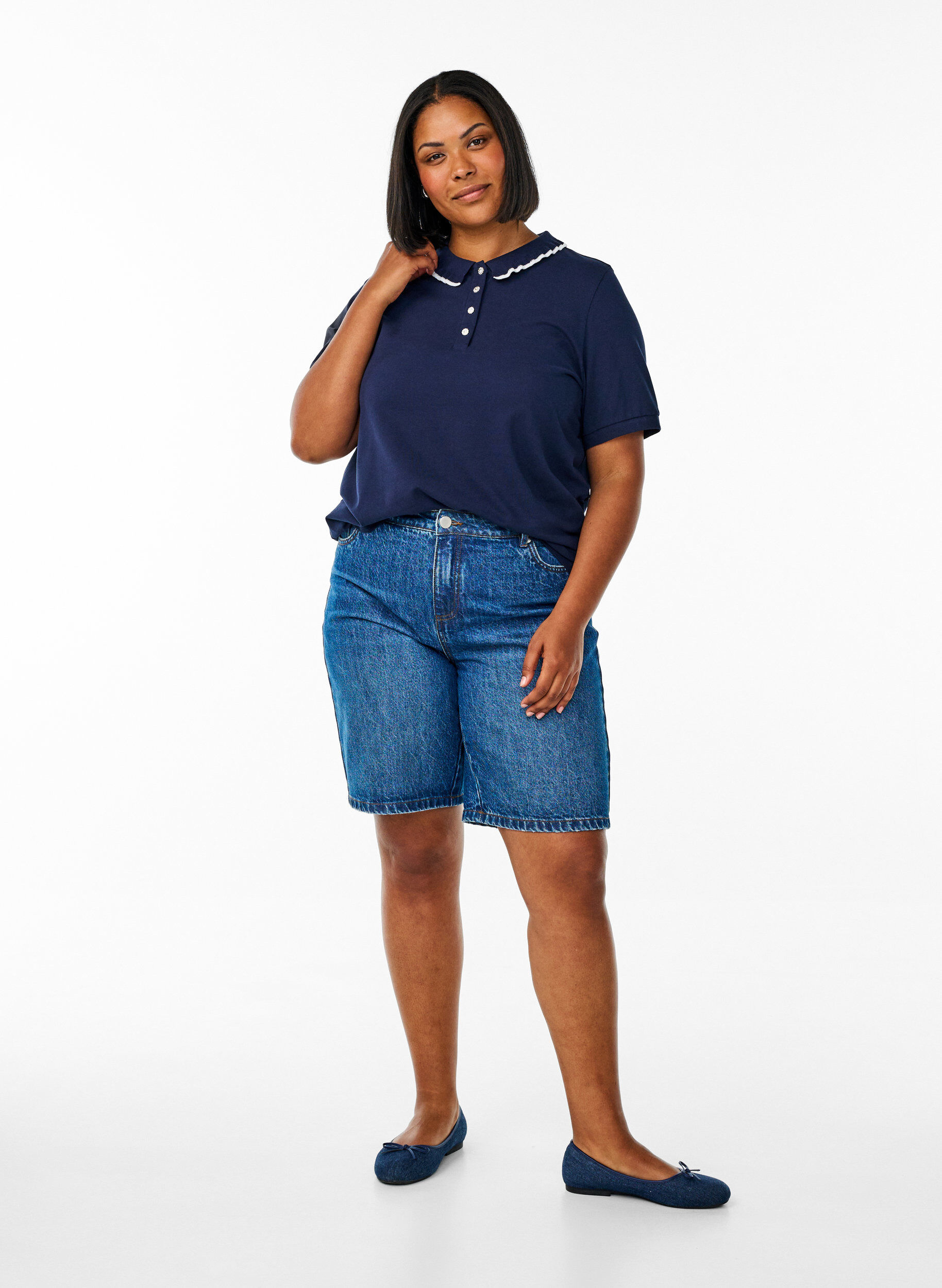 Zizzi Pikeepaita strassikoristenapeilla ja r&ouml;yhel&ouml;yksityiskohdilla, Sininen, Model image number 1