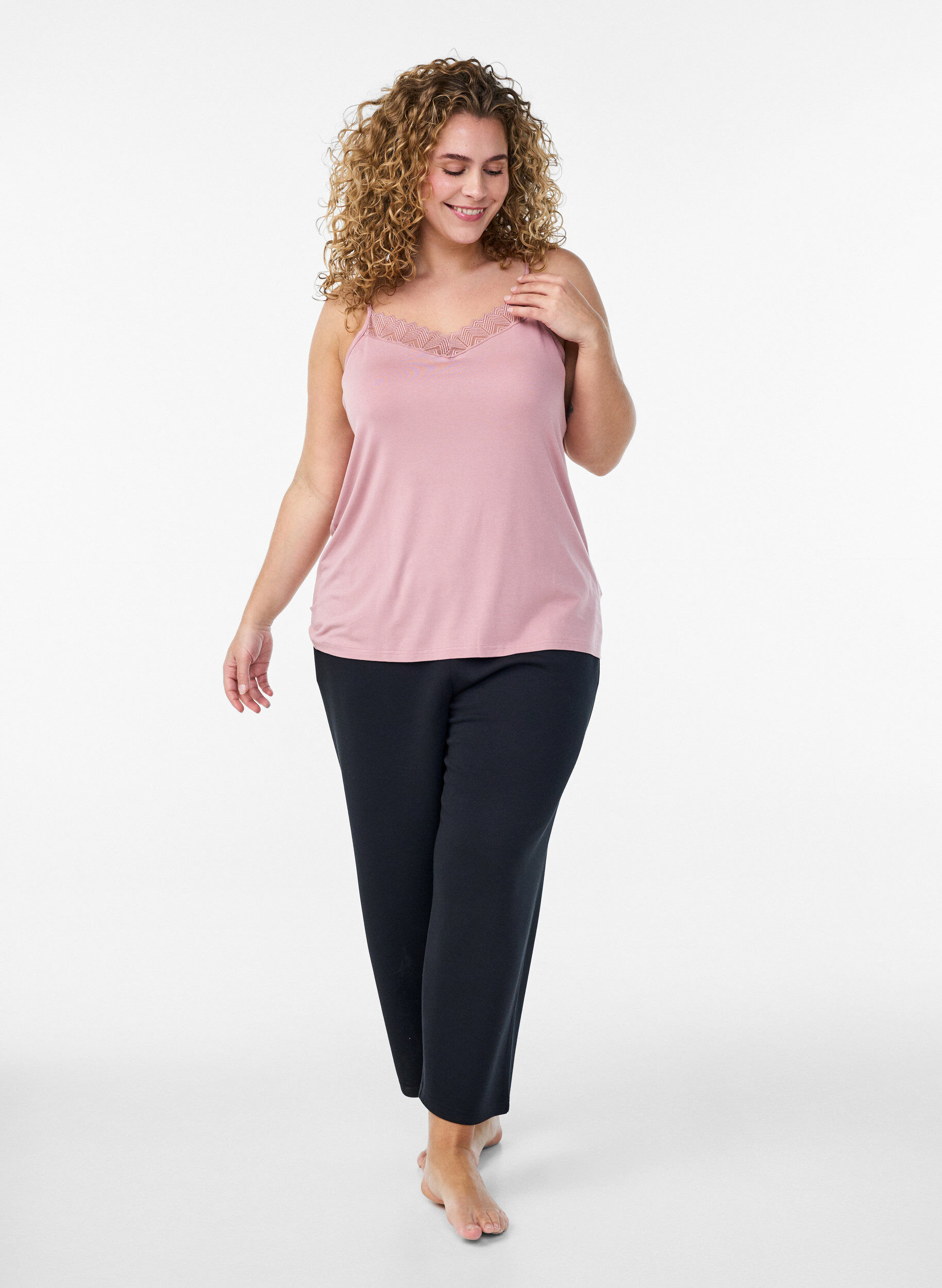 Zizzi Toppi pitsiyksityiskohdilla ja spagettiolkaimilla, 1342, Model image number 1