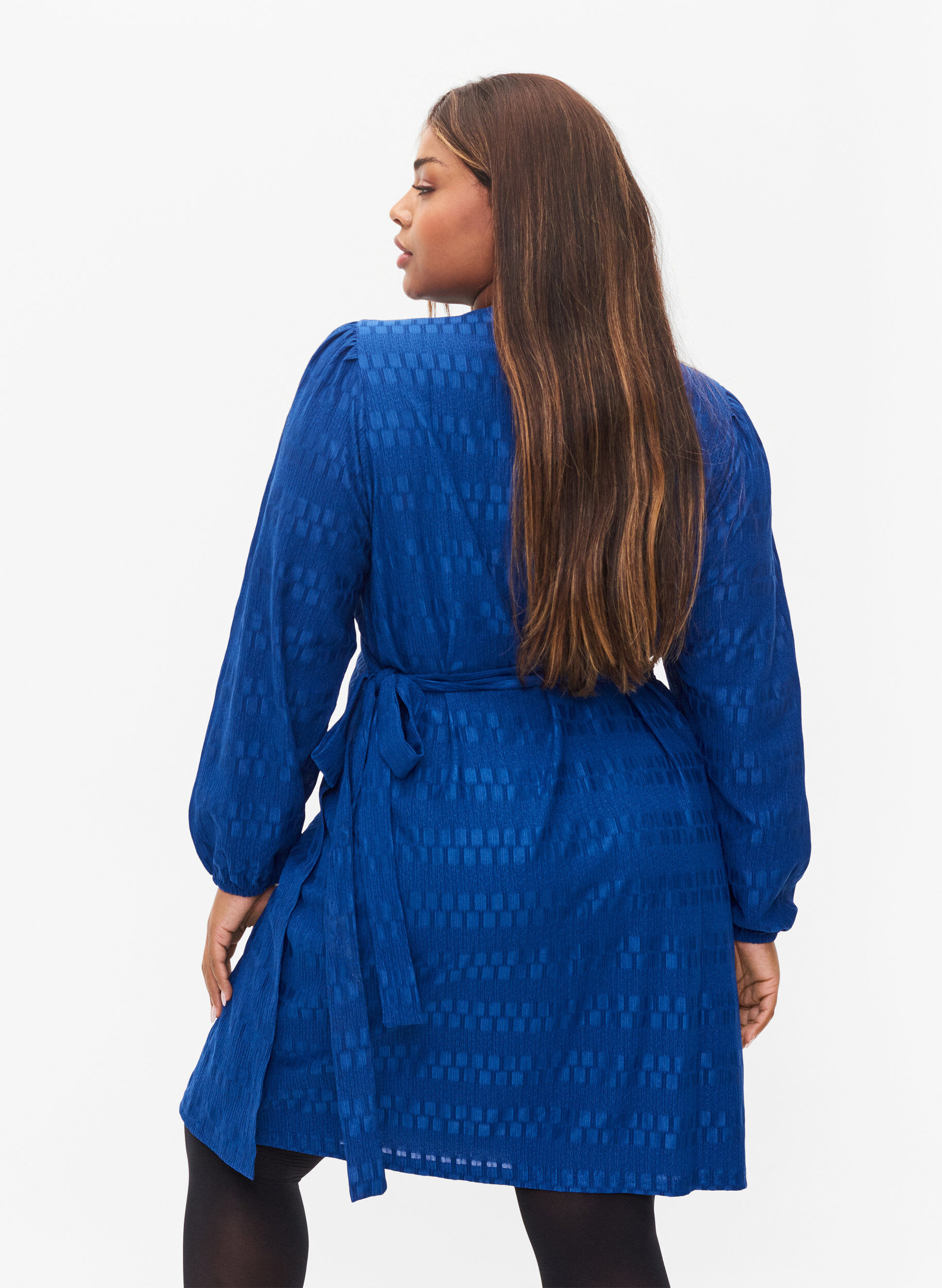 Zizzi Kietaisumekko pitkill&auml; hihoilla ja tekstuurikuviolla , Surf the web, Model image number 1