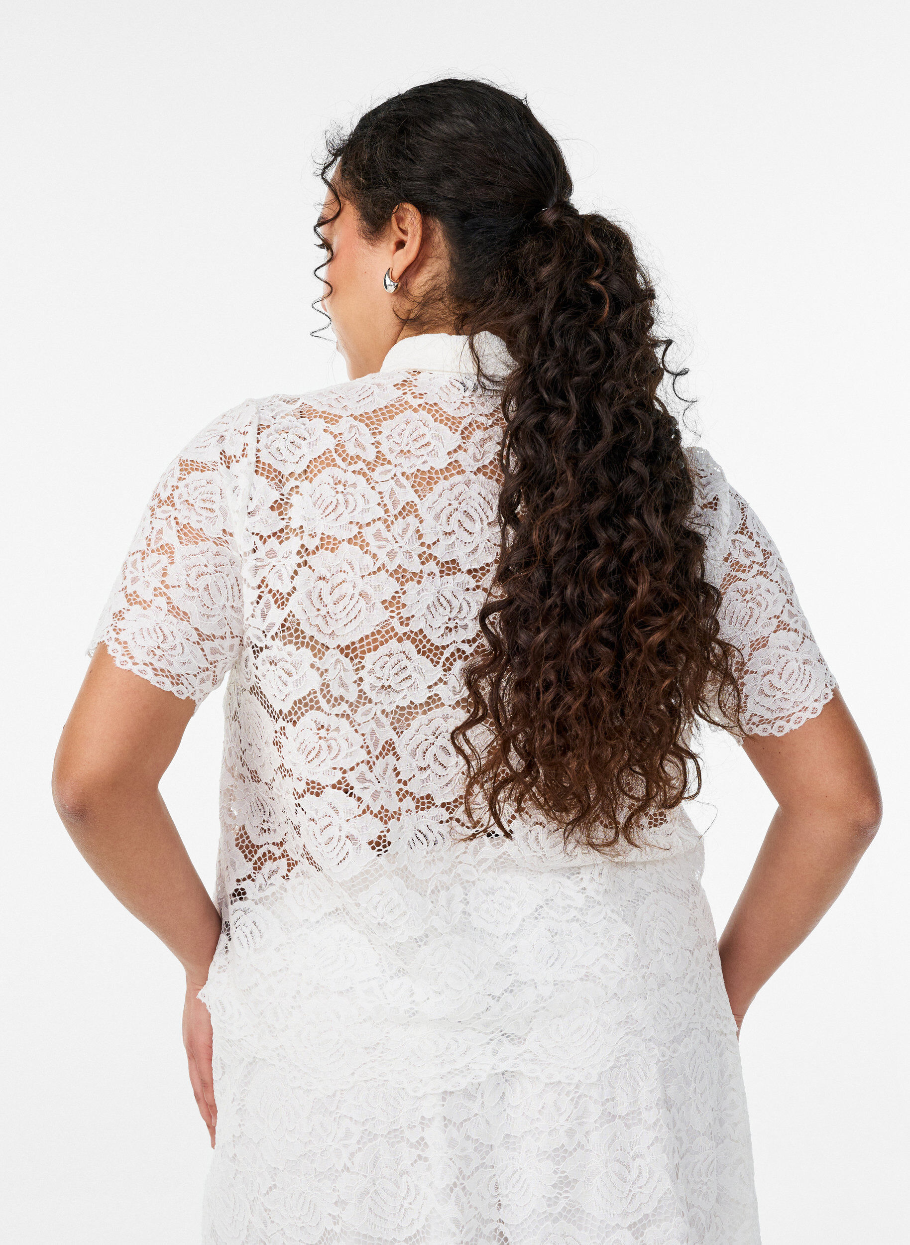 Zizzi Pitsikoristeinen paitapusero helminapeilla, Valkoinen, Model image number 2