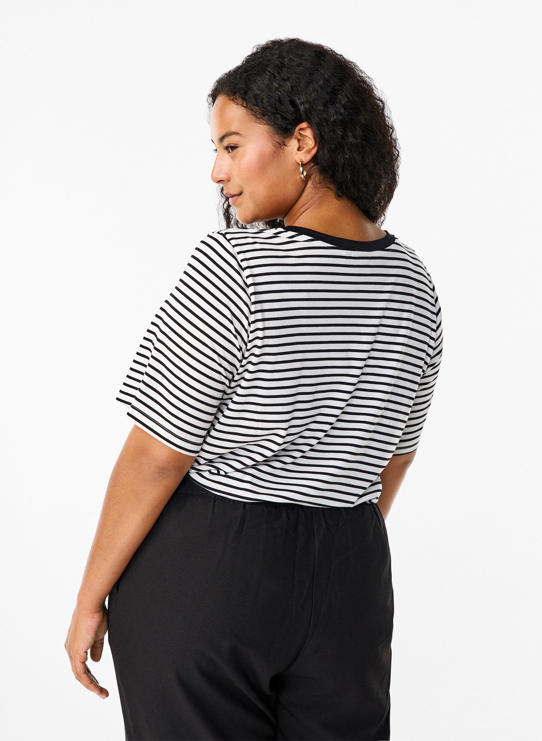 Zizzi Raidallinen t-paita lyocellia, jossa on py&ouml;re&auml; p&auml;&auml;ntie, Musta, Model image number 2