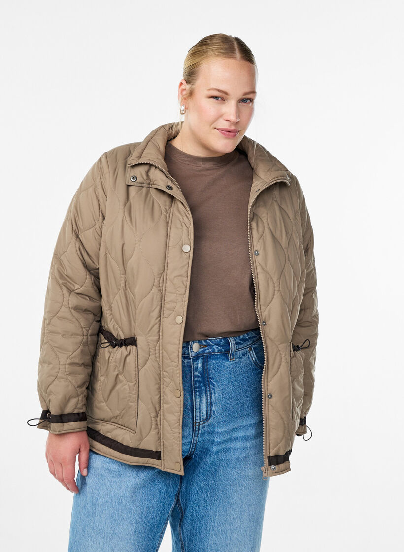 Lyhyt tikattu takki kontrastiyksityiskohdilla, Beige, Model image number 0
