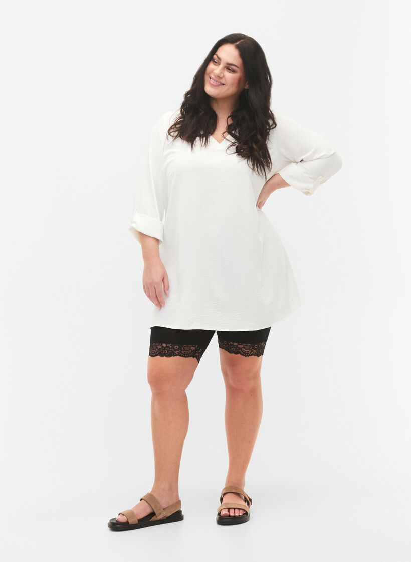 Py&ouml;r&auml;ilyshortsit pitsireunuksella, Musta, Model image number 1