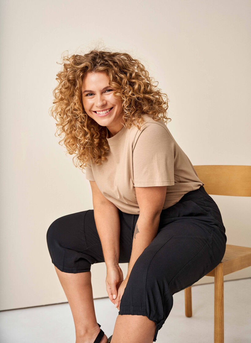 Puuvillacaprit, Musta, Image image number 0