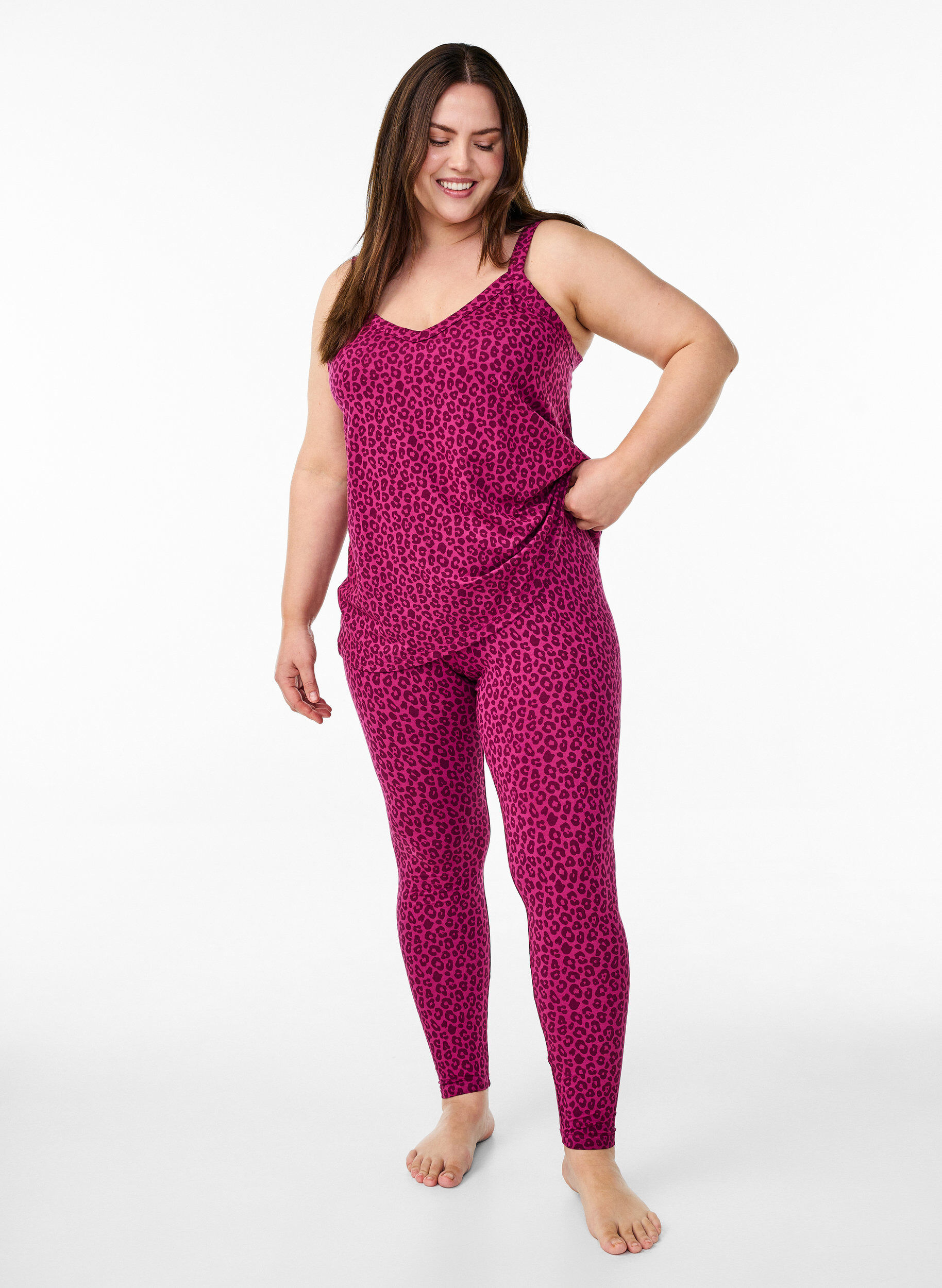 Zizzi Y&ouml;toppi olkaimilla ja V-p&auml;&auml;ntiell&auml;, Vaaleanpunainen, Model image number 1