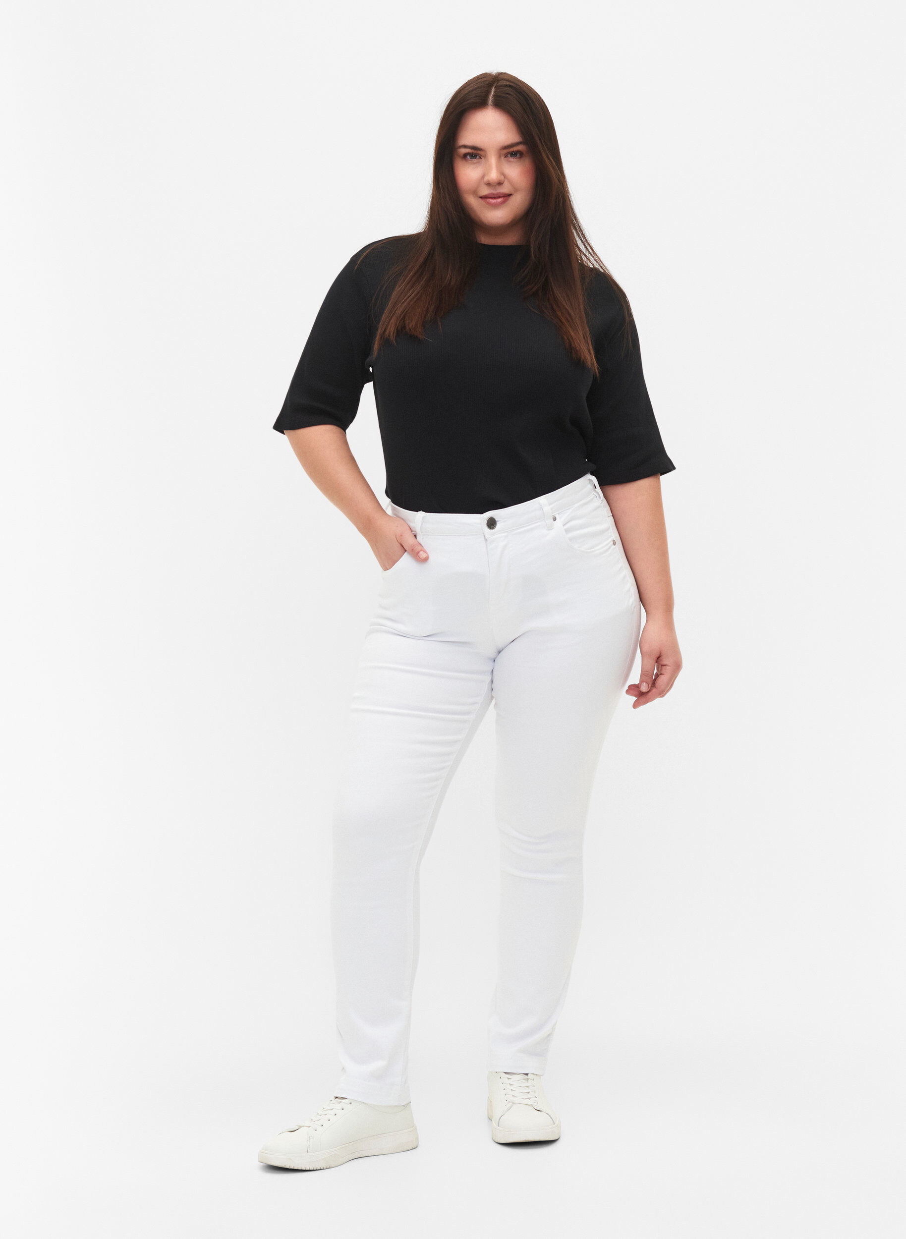 Slim fit Emily-farkut normaalilla vy&ouml;t&auml;r&ouml;ll&auml;, Valkoinen, Model