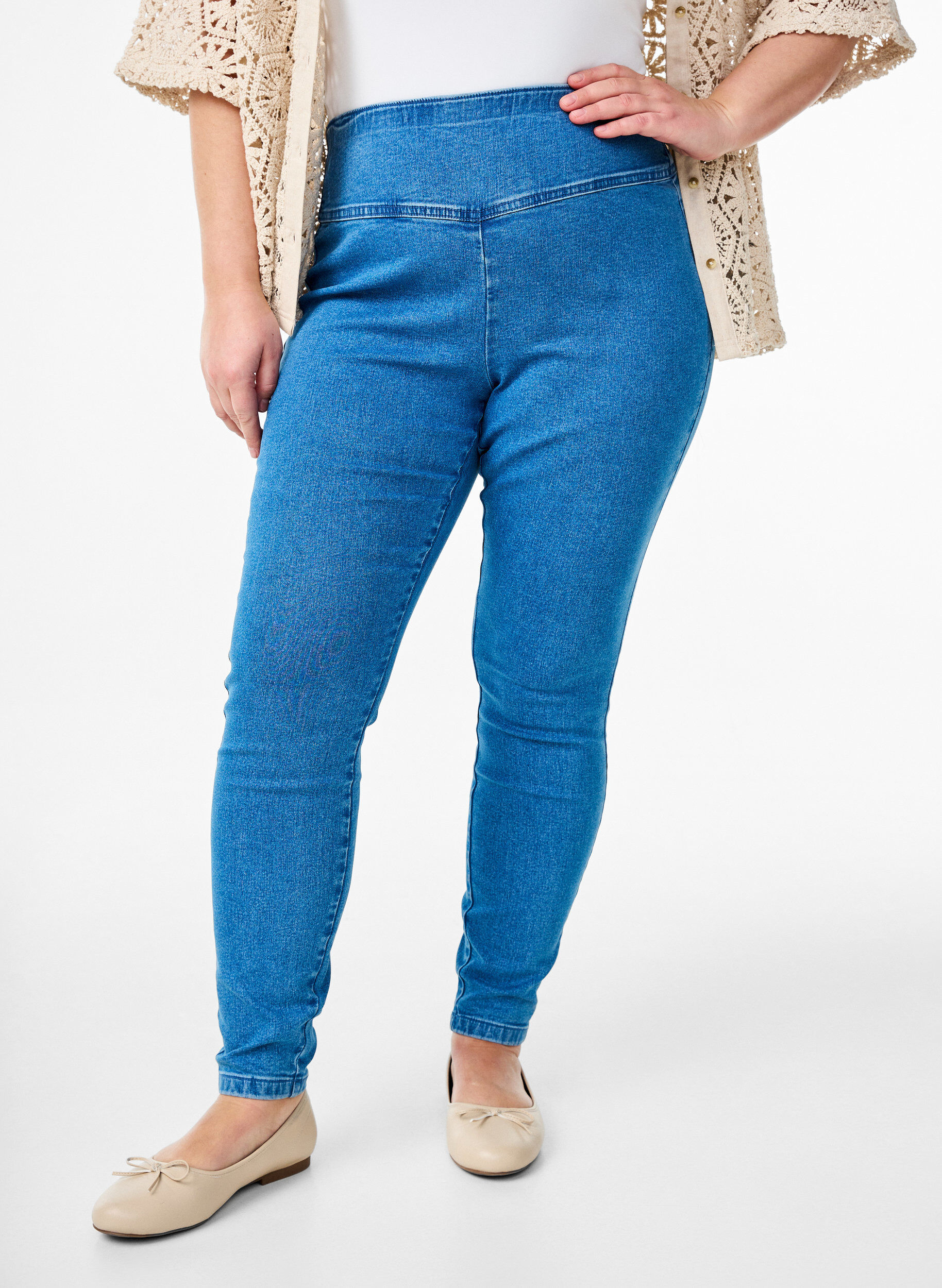ZizziJoustavat jeggingsit korkealla vy&ouml;t&auml;r&ouml;ll&auml;, Sininen, Model image number 2
