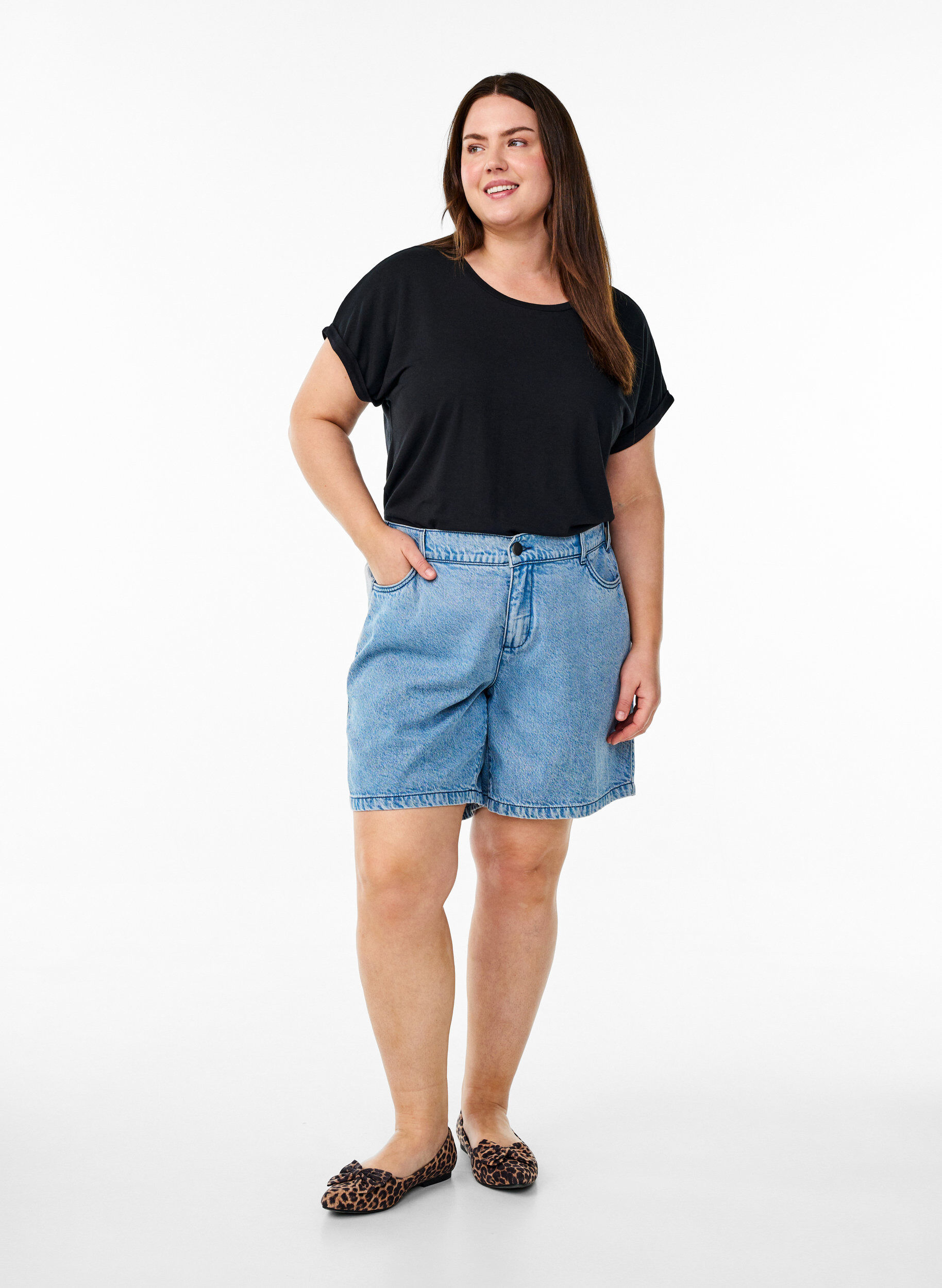 Zizzi Rento t-paita py&ouml;re&auml;ll&auml; p&auml;&auml;ntiell&auml;, Musta, Model image number 1