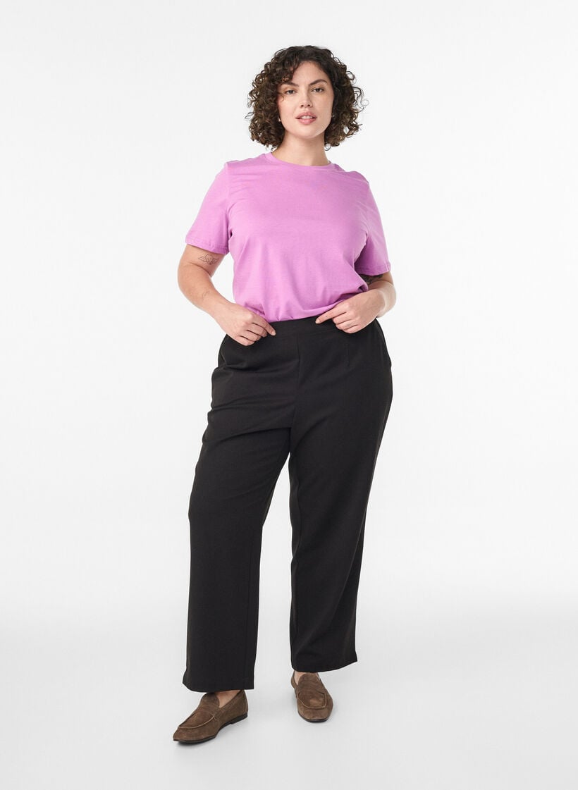 Puuvillainen perus-T-paita, jossa on py&ouml;re&auml; kaula-aukko, Violetti, Model image number 1