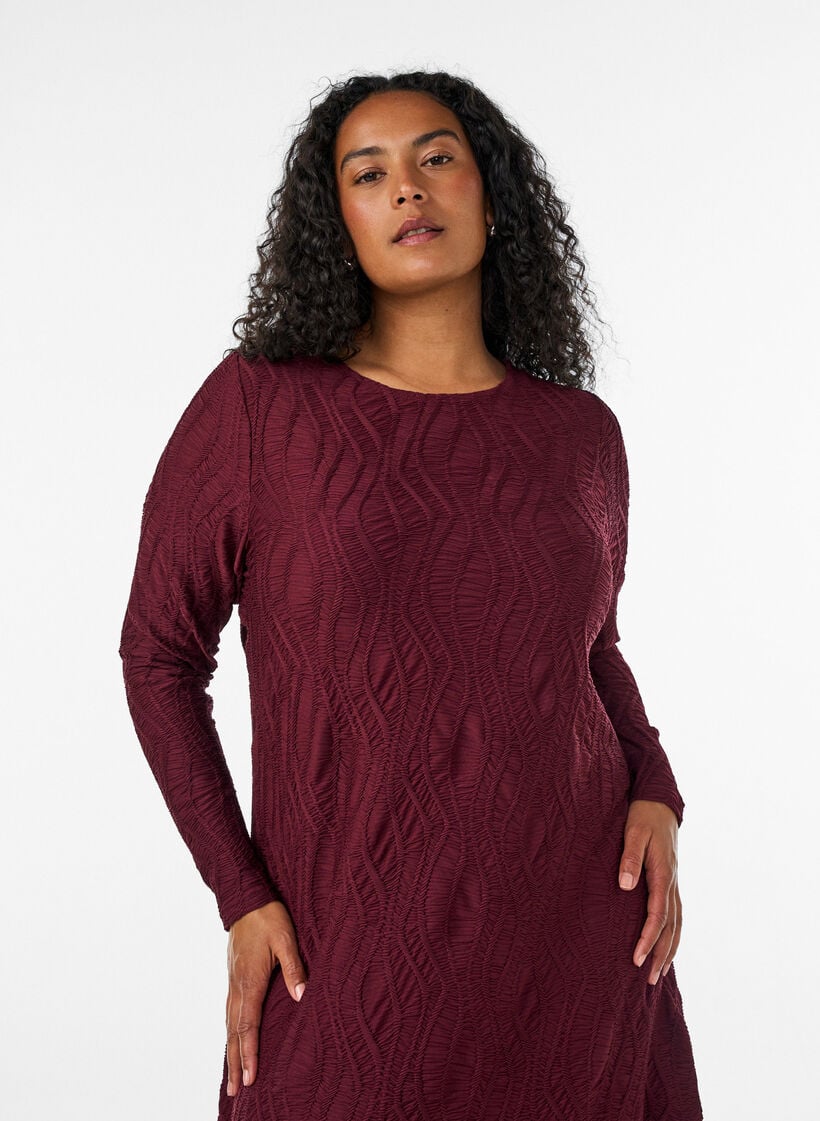 Midimekko aaltoilevalla tekstuurilla ja pitkill&auml; hihoilla, Punainen, Model image number 2