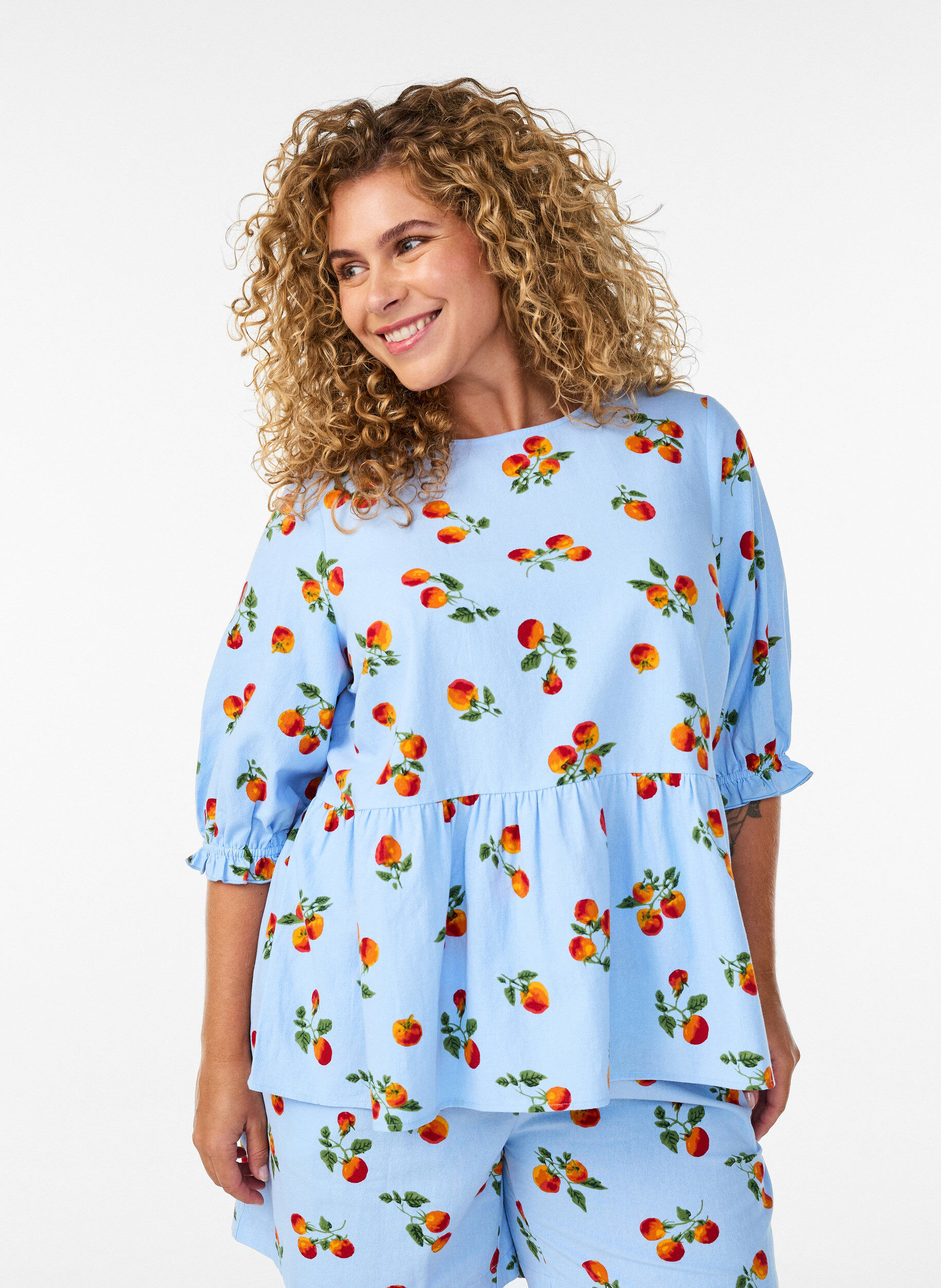 ZizziPuuvillapusero tomaattiprintill&auml; ja peplum-helmalla, Sininen, Model image number 0