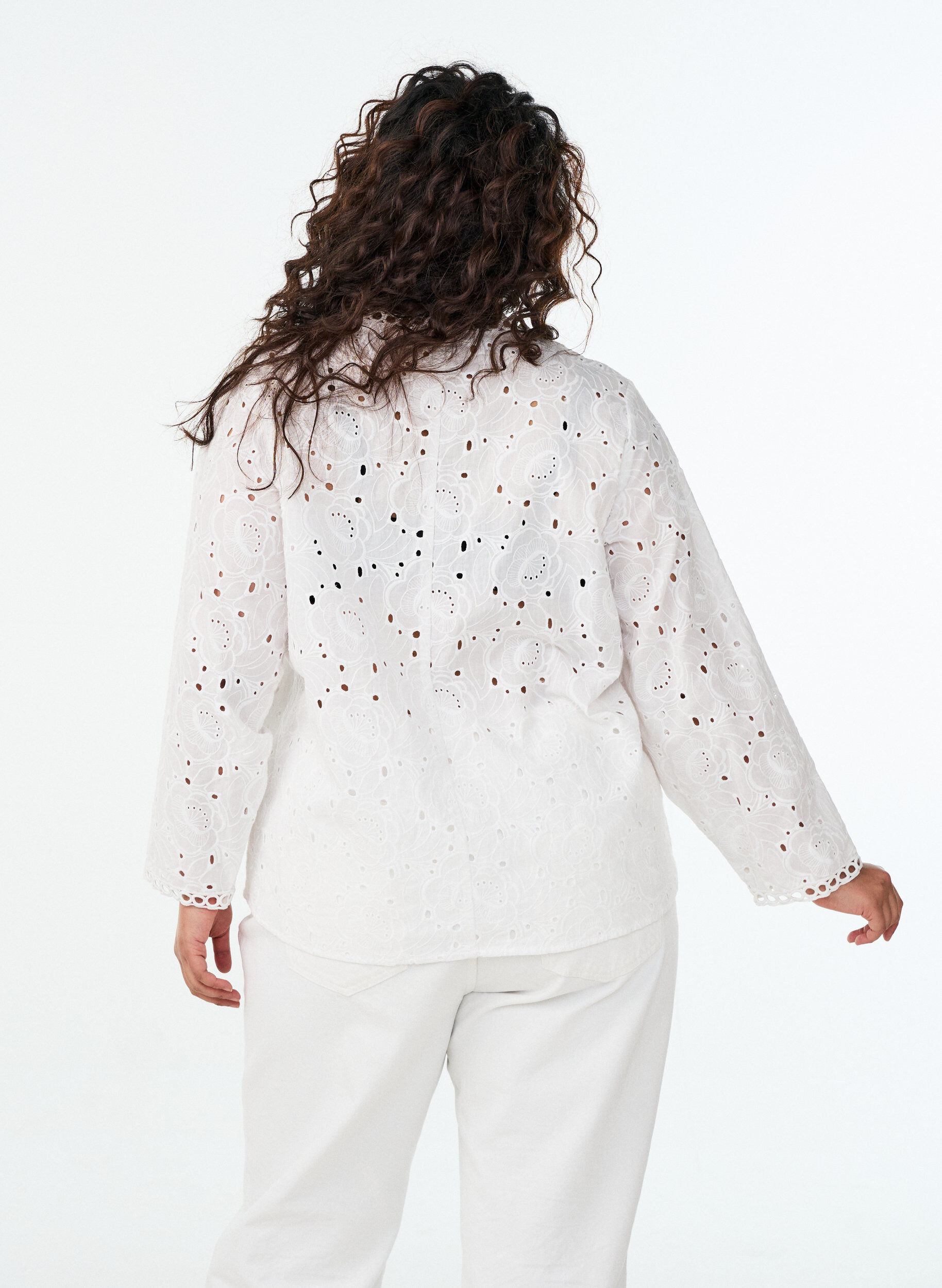 Zizzi Pitk&auml;hihainen puuvillapusero broderie anglaise -yksityiskohdilla, Valkoinen, Model image number 2