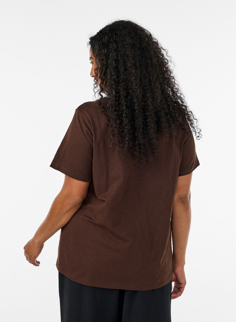 T-paita nappiyksityiskohdilla, Ruskea, Model image number 2