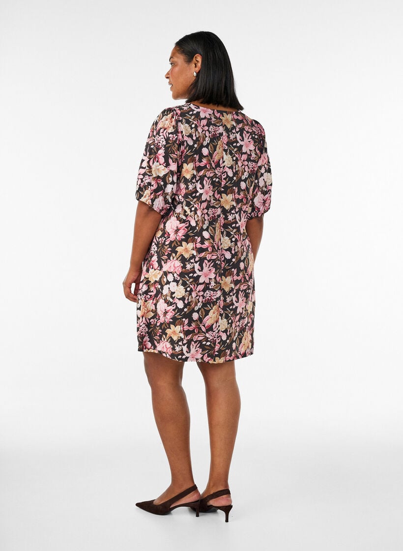 Lyhyt A-linjainen mekko V-p&auml;&auml;ntiell&auml;, Vaaleanpunainen, Model image number 2