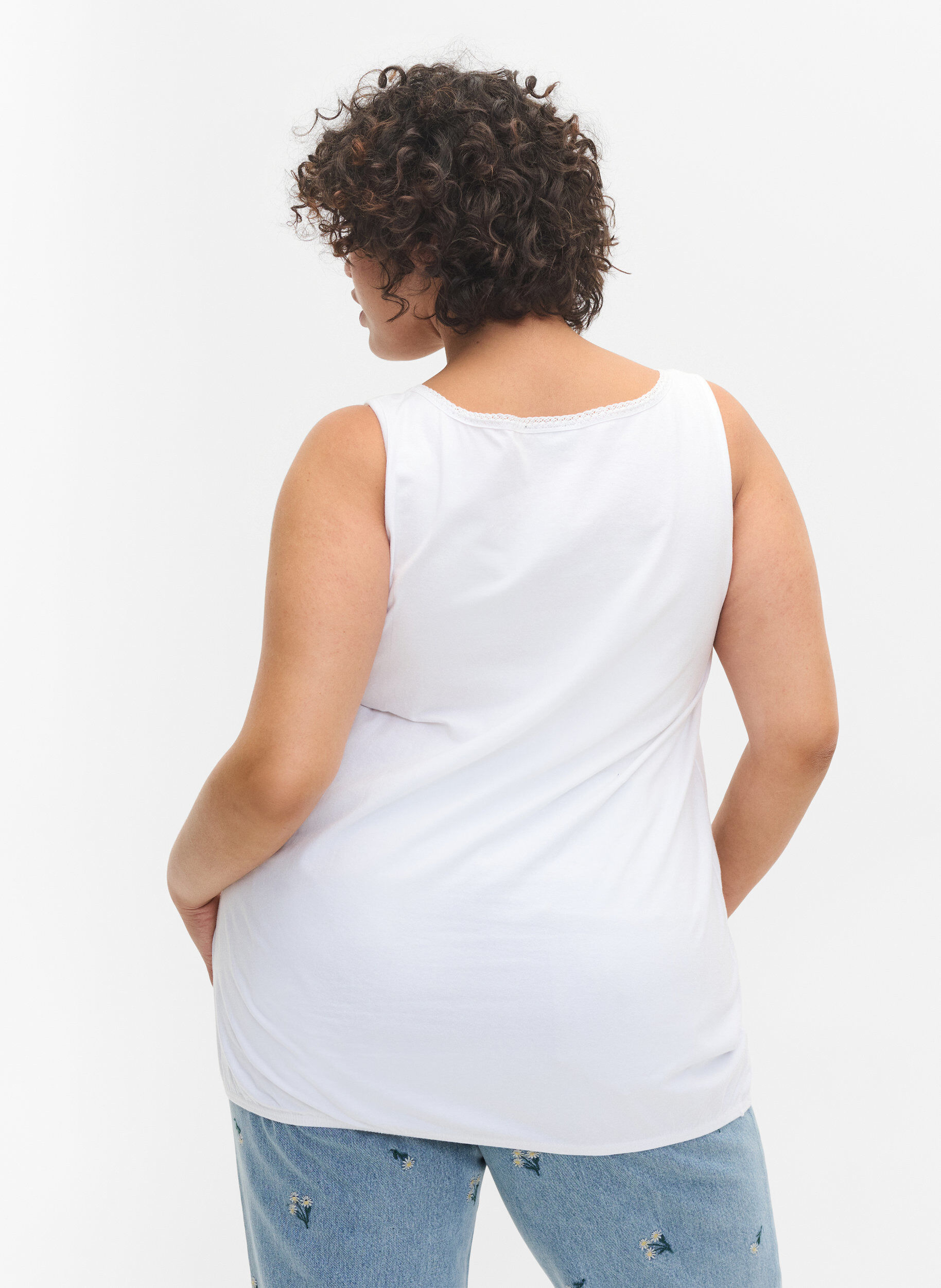 Zizzi Puuvillatoppi py&ouml;re&auml;ll&auml; p&auml;&auml;ntiell&auml; ja pitsill&auml;, Bright White, Model image number 1