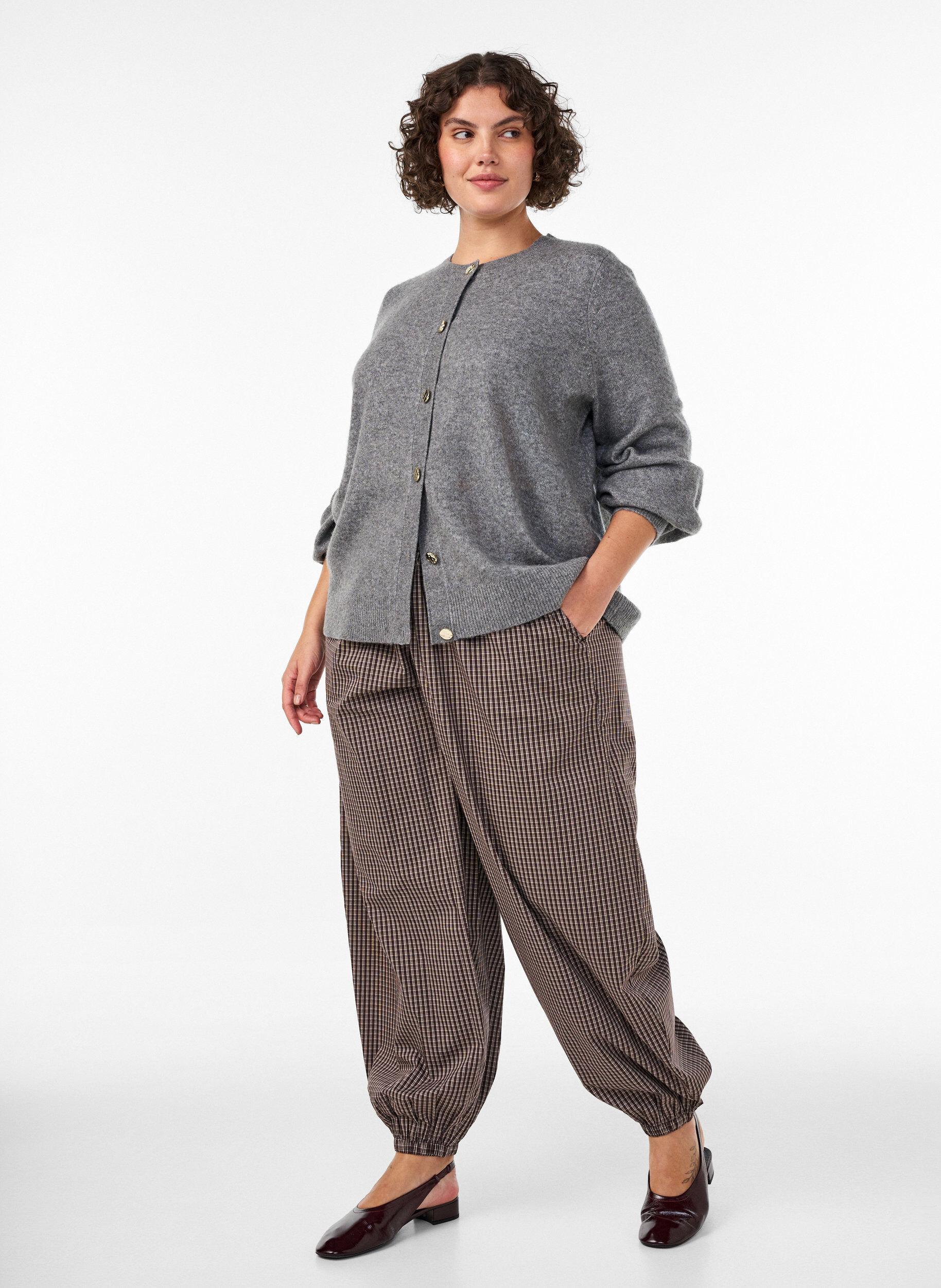 ZizziNeuletakki pehme&auml;st&auml; neuleesta kullanv&auml;risill&auml; napeilla, Harmaa, Model image number 1