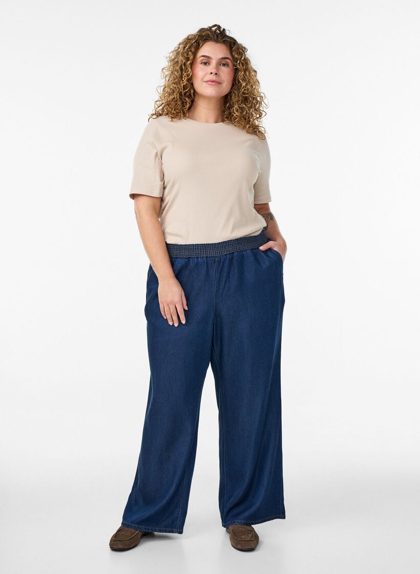 Perus ribattu T-paita py&ouml;re&auml;ll&auml; p&auml;&auml;ntiell&auml;, Beige, Model image number 1