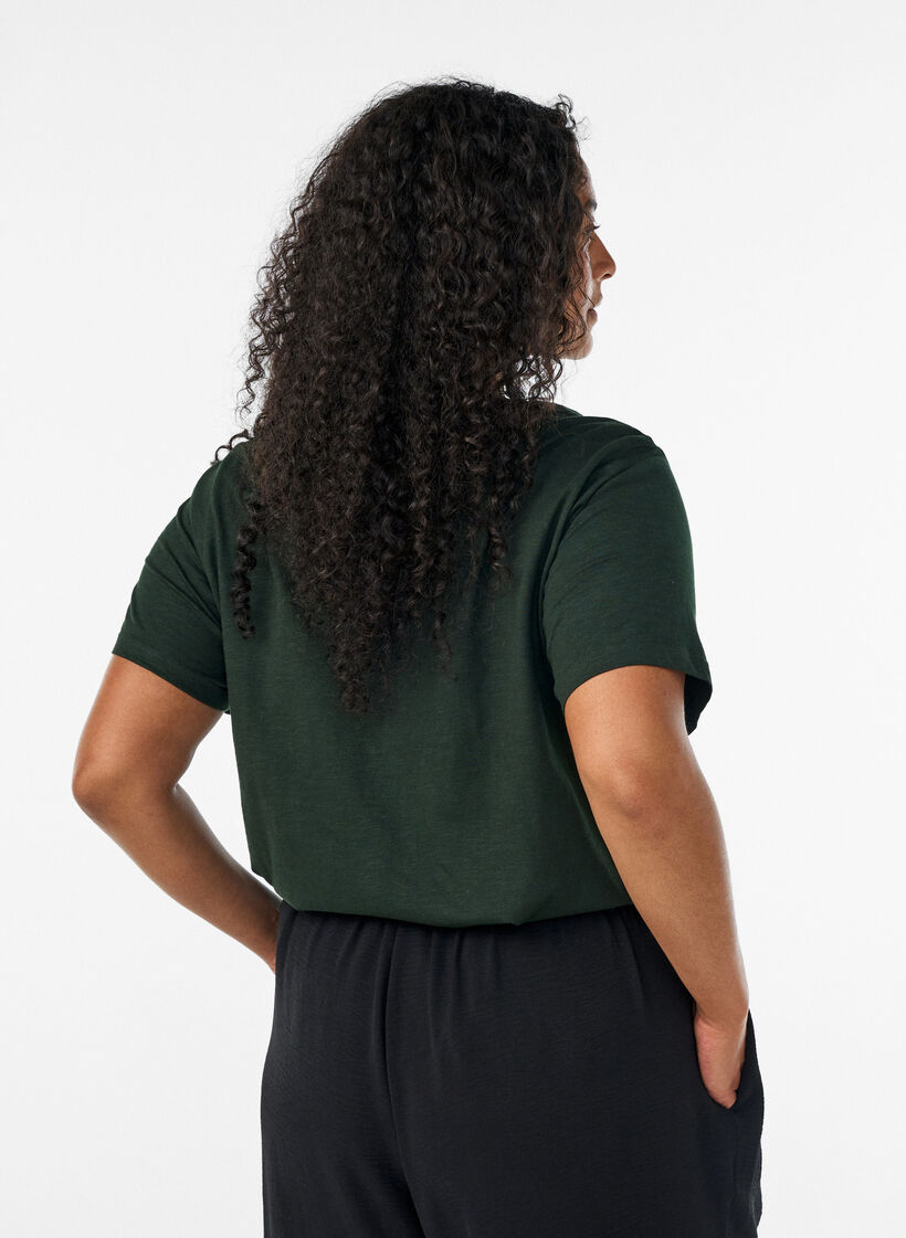 T-paita nappiyksityiskohdalla, Vihre&auml;, Model image number 2