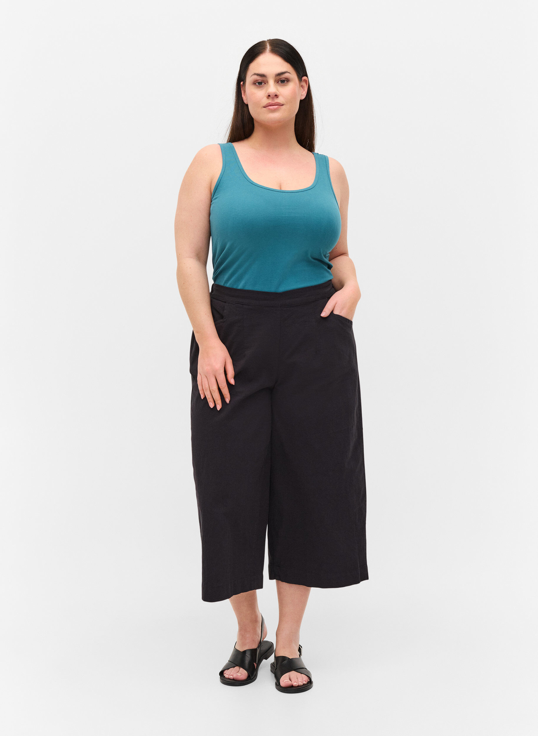 Zizzi V&auml;lj&auml;t culottes-housut puuvillasta , Black, Model image number 3