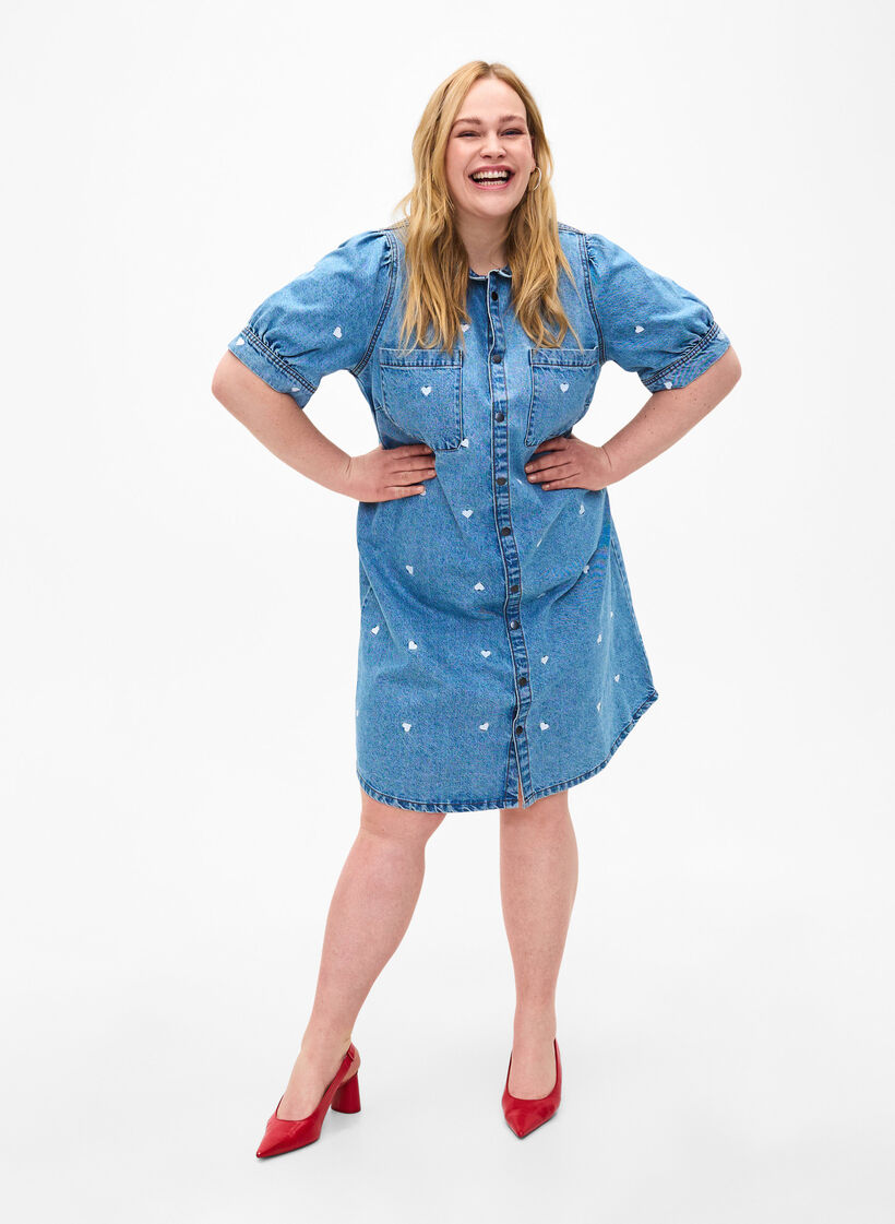 Sydänkirjailuilla koristeltu farkkumekko, Light blue denim, Model image number 2