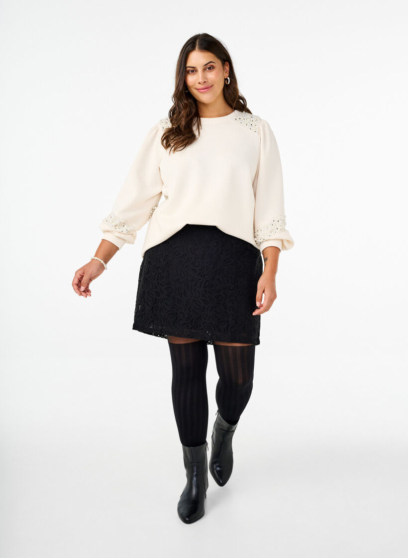 Helposti yhdistelt&auml;v&auml; collegepaita helmiyksityiskohdilla, Buttercream, Model image number 3