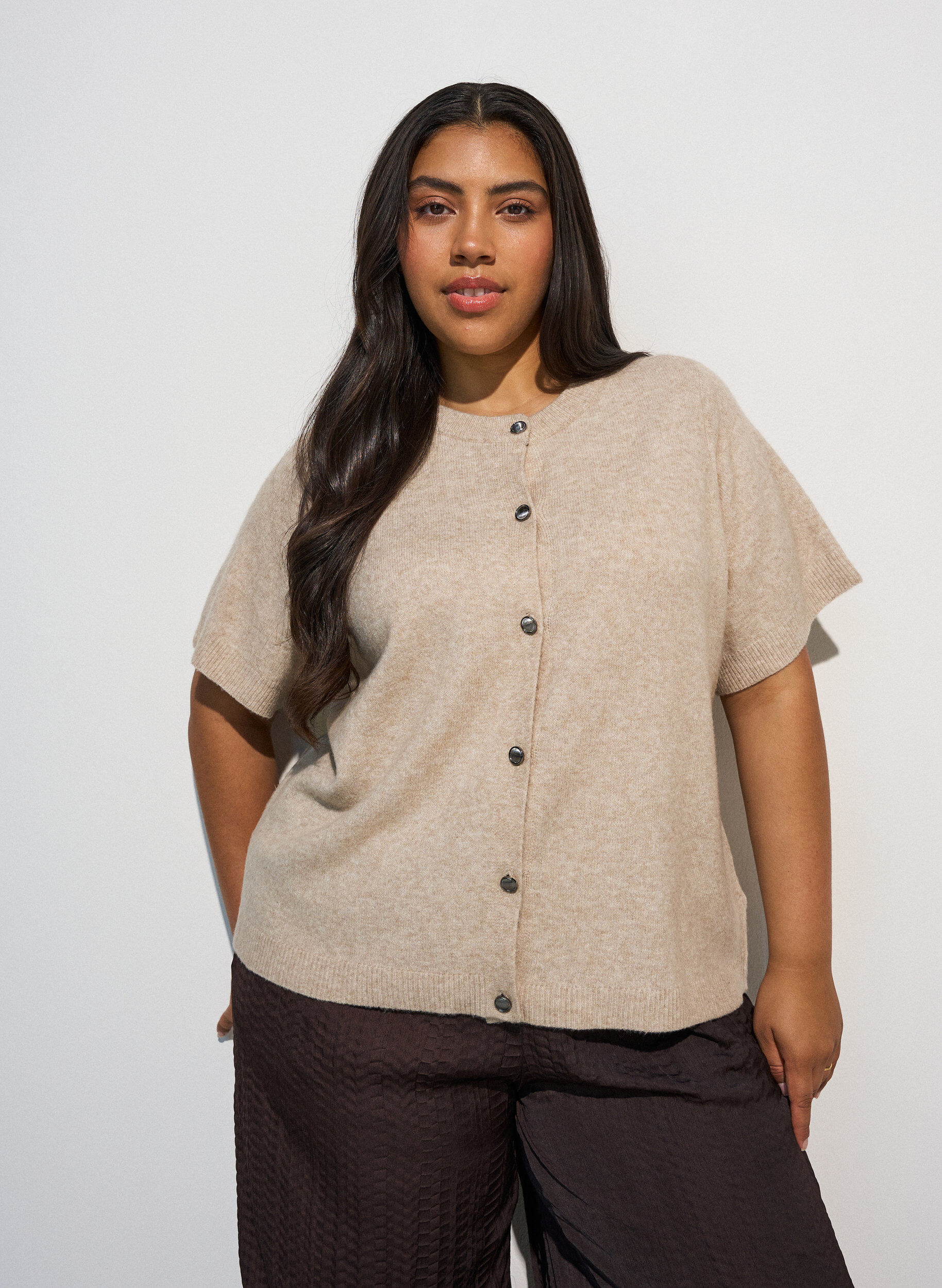 Lyhythihainen neuletakki, Beige, Model