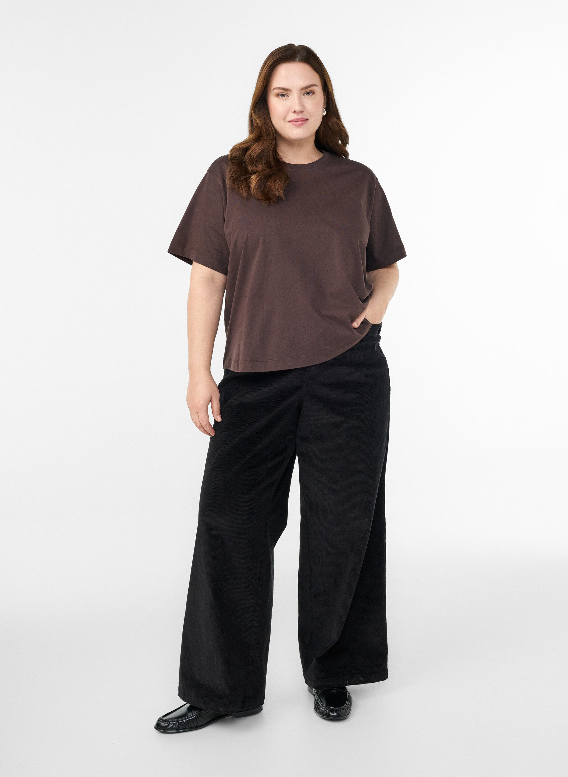 Zizzi Boxy puuvillainen t-paita, Ruskea, Model image number 1