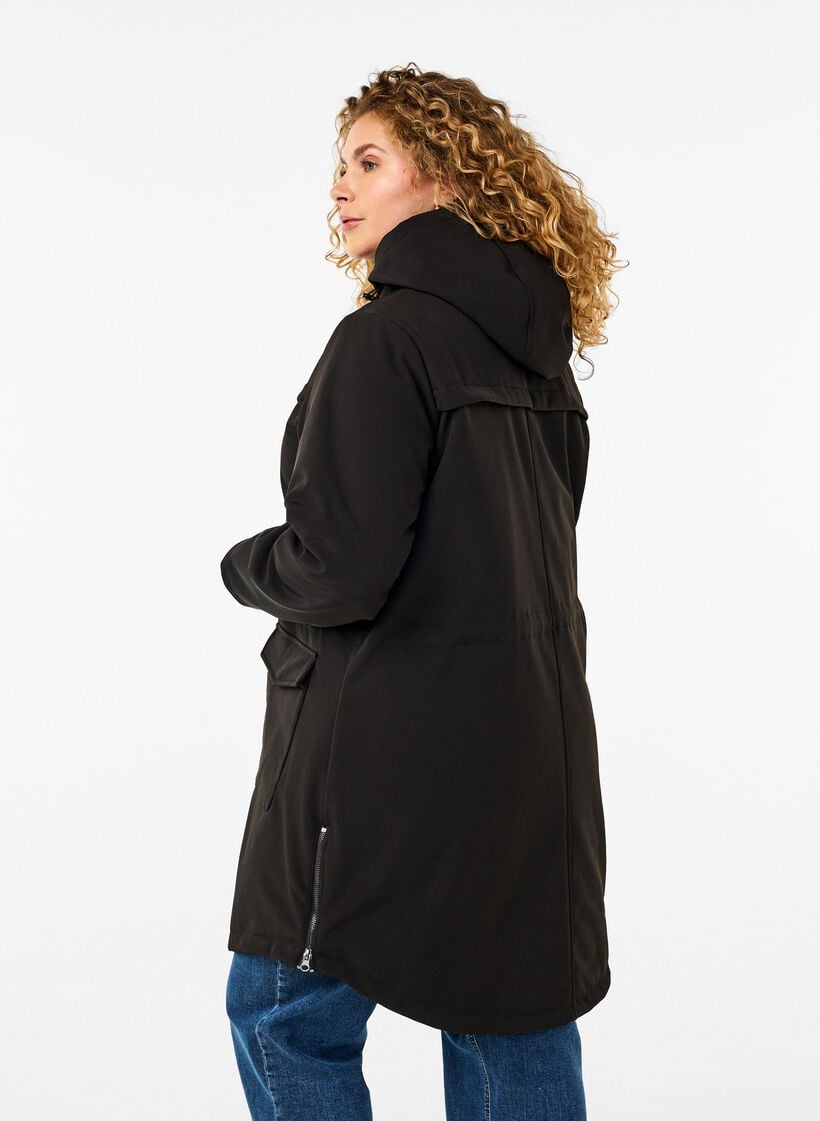 Vett&auml; hylkiv&auml; softshell-takki, jossa on tikattu vuori, Musta, Model image number 2