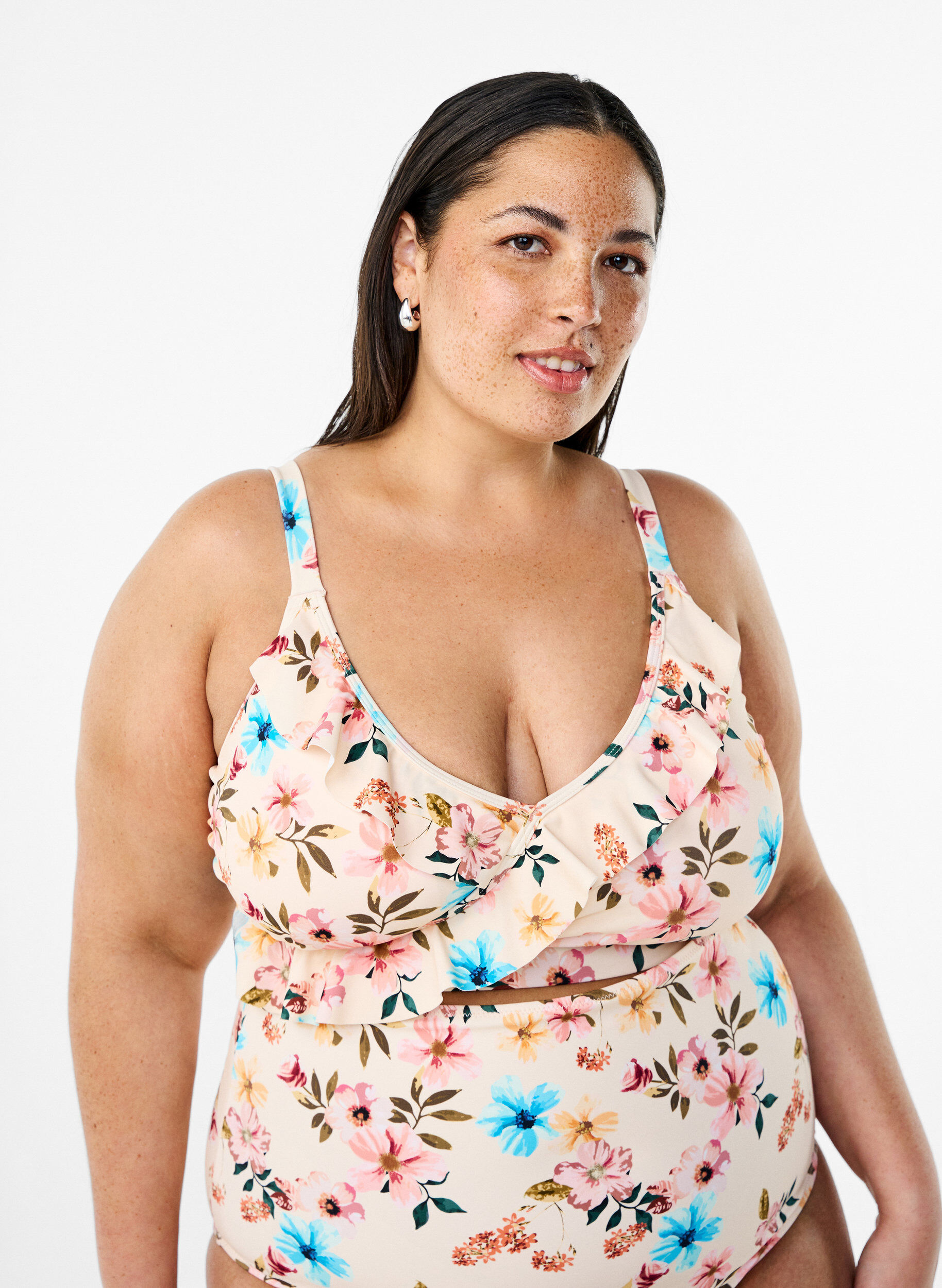 Zizzi Kukallinen bikinien yl&auml;osa r&ouml;yhel&ouml;yksityiskohdilla, Beige, Model image number 0