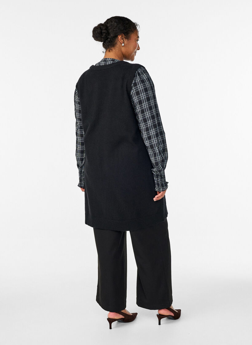 Lyhyt hihaton neulemekko, Musta, Model image number 2