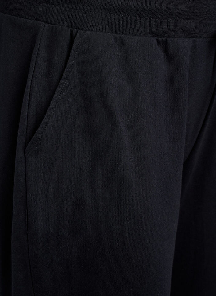 V&auml;lj&auml;t treenihousut taskuilla, Musta, Packshot image number 2