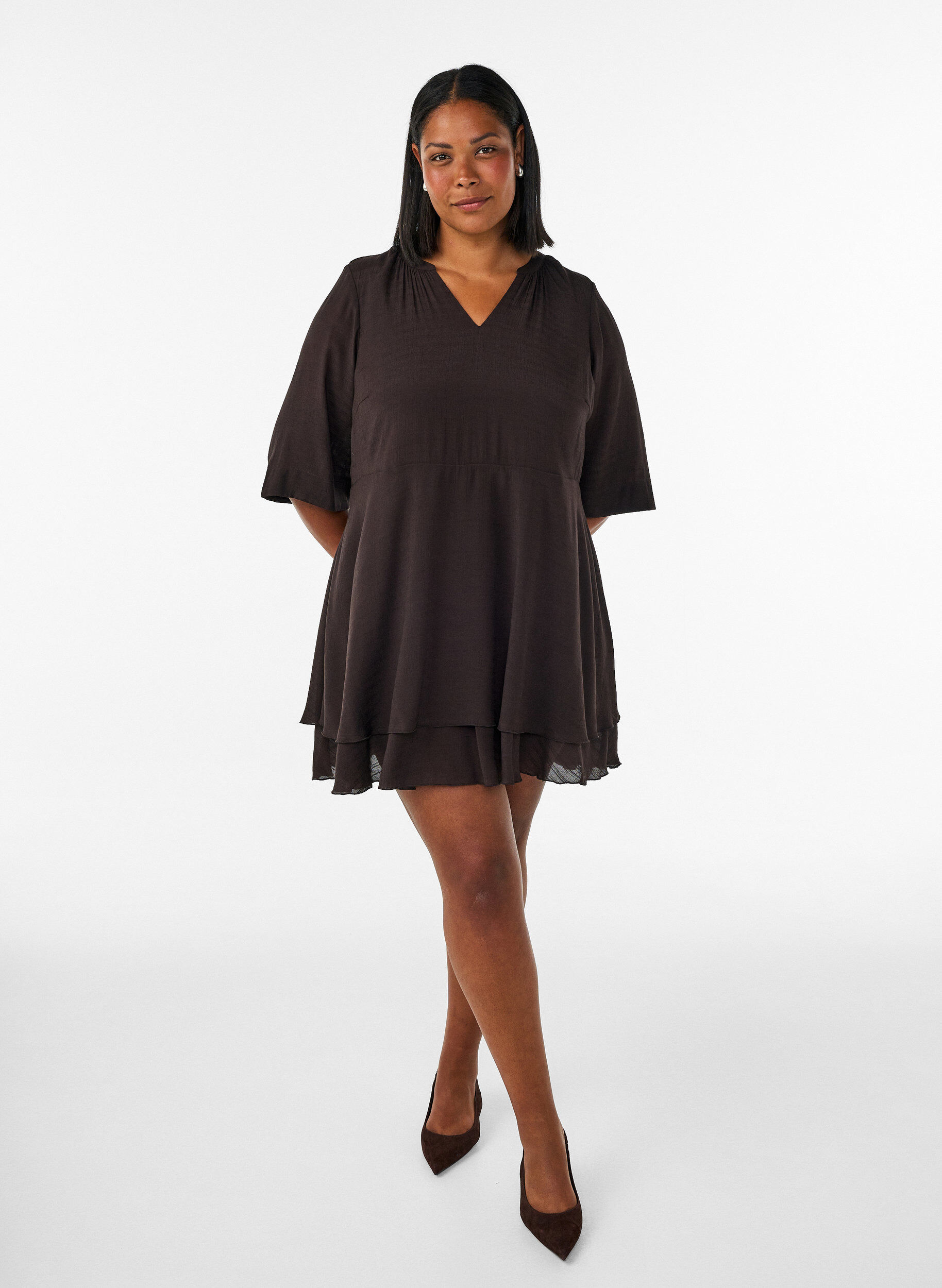 ZizziA-linjainen mekko kerrostetuilla r&ouml;yhel&ouml;ill&auml;, Ruskea, Model image number 1