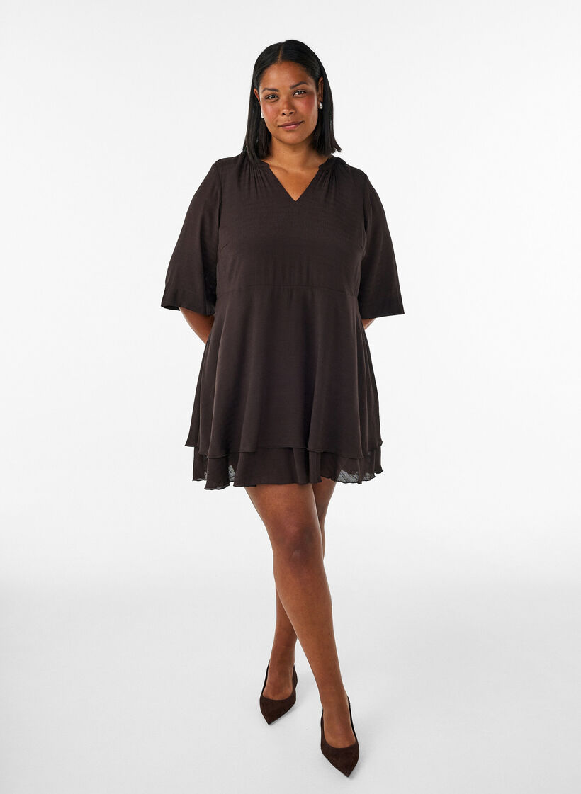 A-linjainen mekko kerrostetuilla r&ouml;yhel&ouml;ill&auml;, Ruskea, Model image number 1