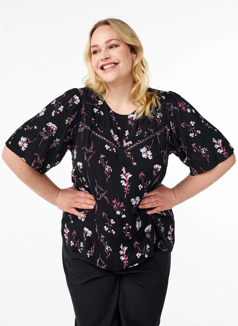 Kukkakuvioinen, lyhythihainen pusero, Musta, Model image number 0