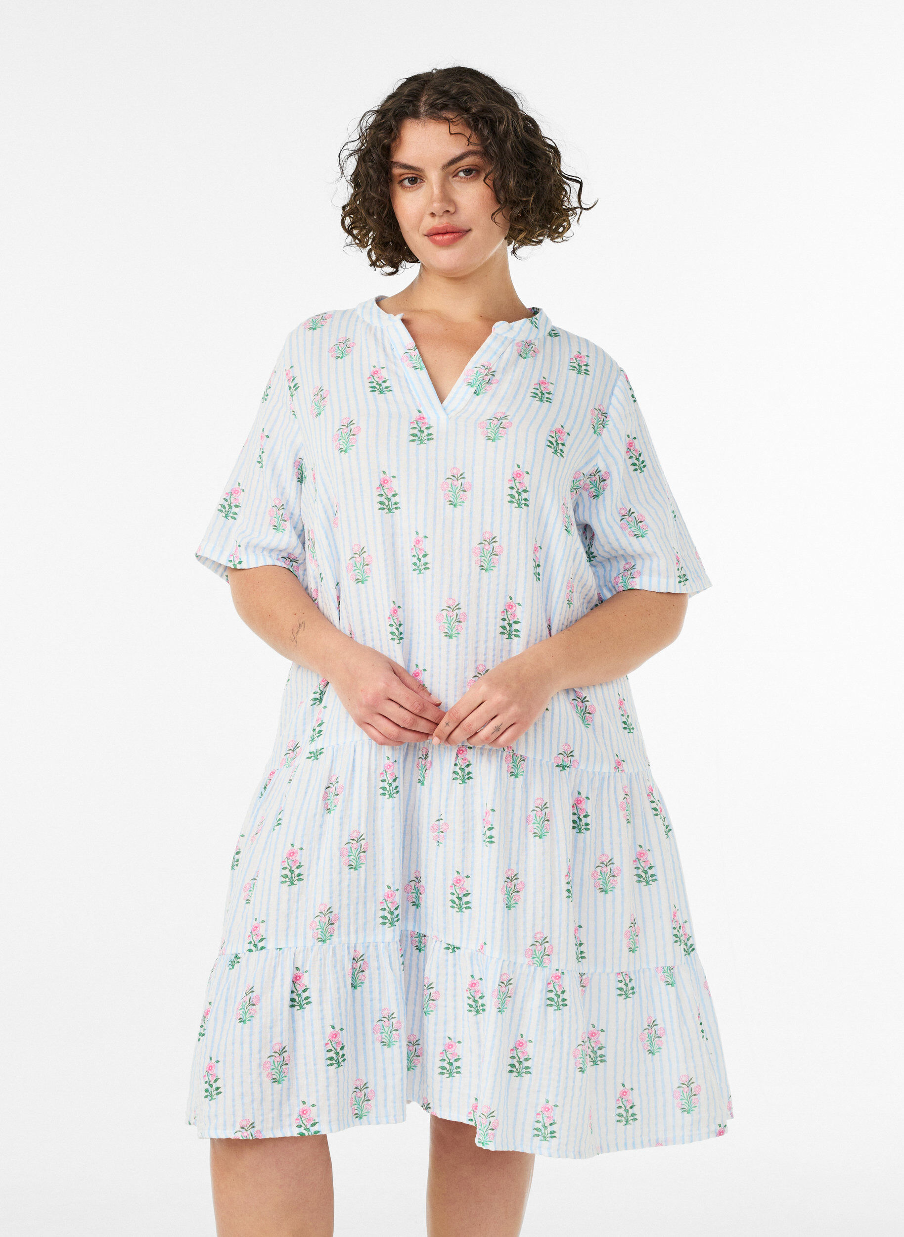 Lyhyt A-linjainen mekko puuvillamusliinista, Vanilja, Model