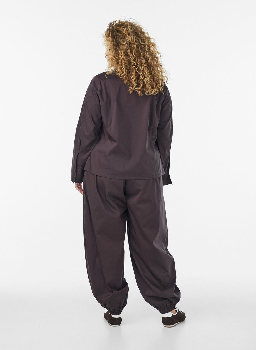 Lyhyt paita kaksisuuntaisella vetoketjulla, Ruskea, Model image number 2