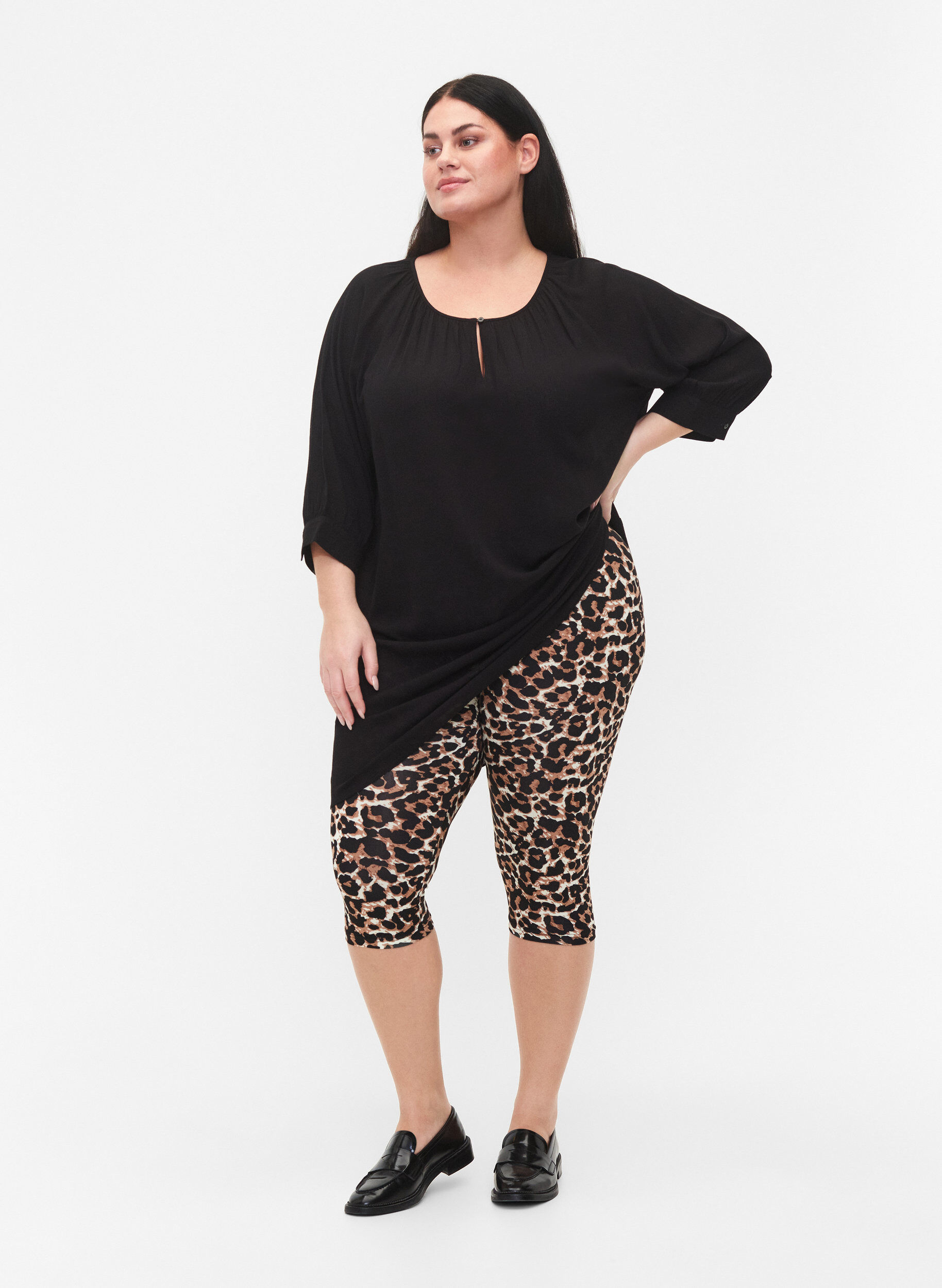 Zizzi 2 kpl 3/4-leggingsej&auml;, Black / LEO AOP, Model image number 0