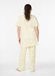 Pyjamahousut pehme&auml;st&auml; jersey-materiaalista, korkea vy&ouml;t&auml;r&ouml; ja hedelm&auml;kuosi, Keltainen, Model image number 1