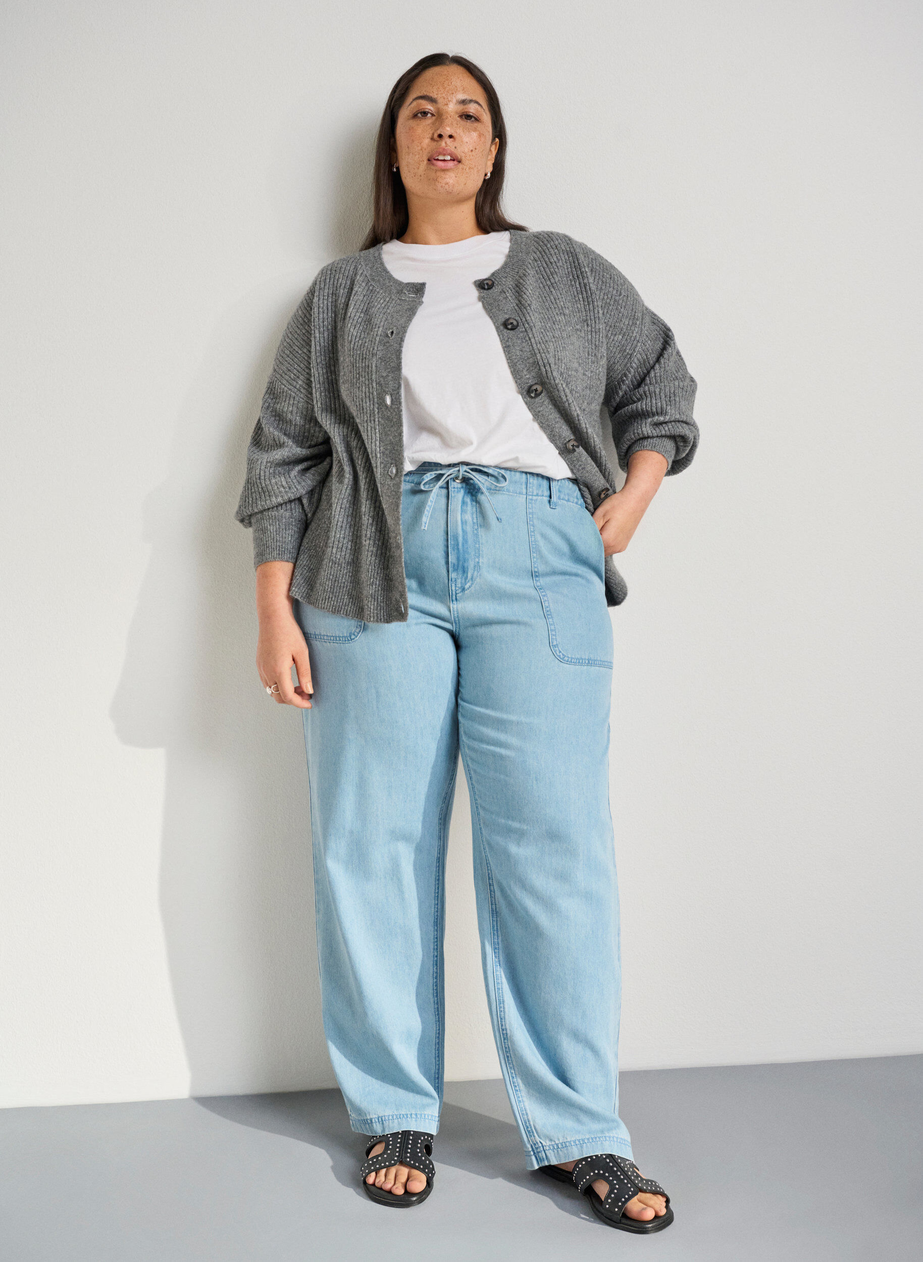 Leve&auml;lestiset - Tasapohjaiset sandaalit niiteill&auml;