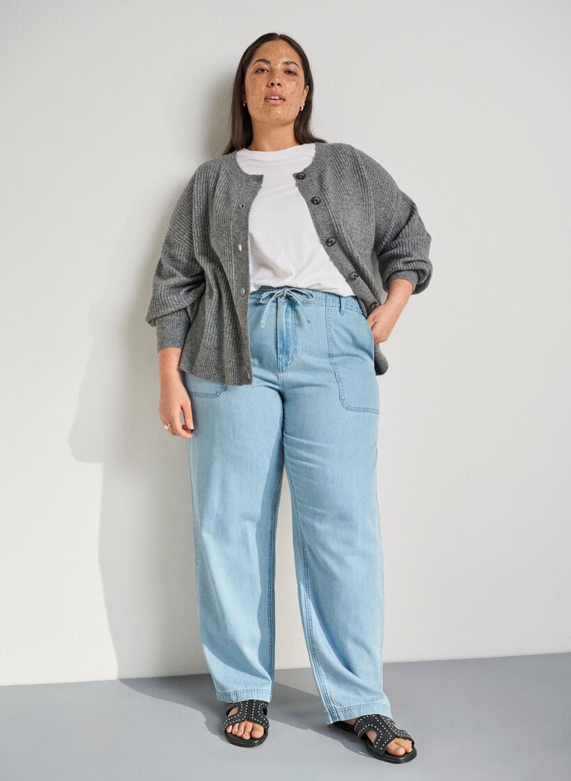 Leveälestiset - Tasapohjaiset sandaalit niiteillä, Musta, Image image number 0