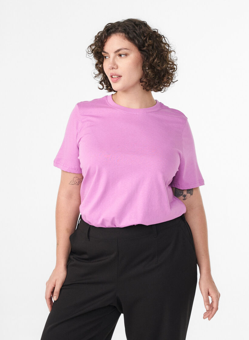Puuvillainen perus-T-paita, jossa on py&ouml;re&auml; kaula-aukko, Violetti, Model image number 0