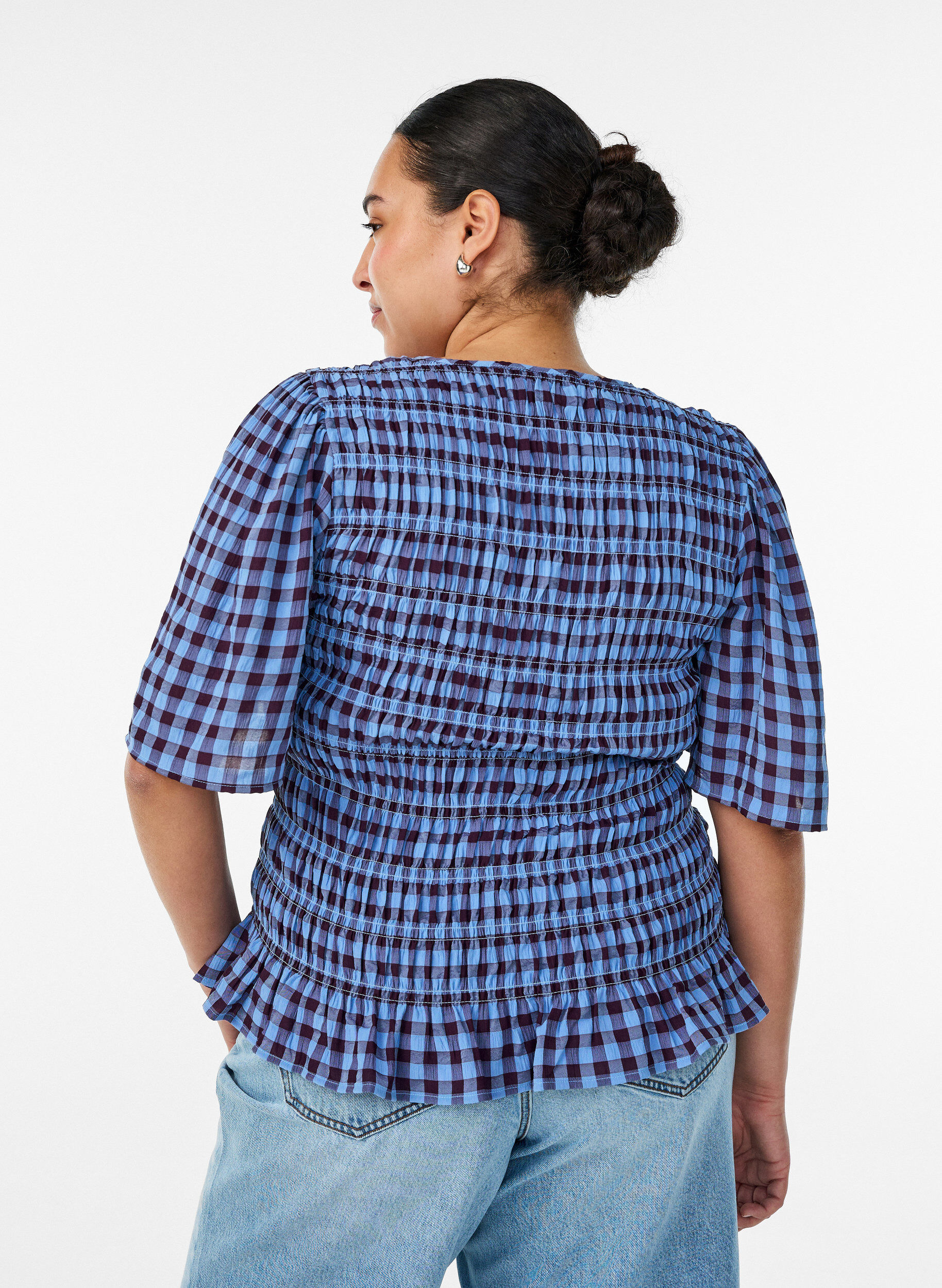 ZizziSmokkiblouse gingham -ruudullisella kuosilla ja r&ouml;yhel&ouml;helmalla, Sininen, Model image number 2
