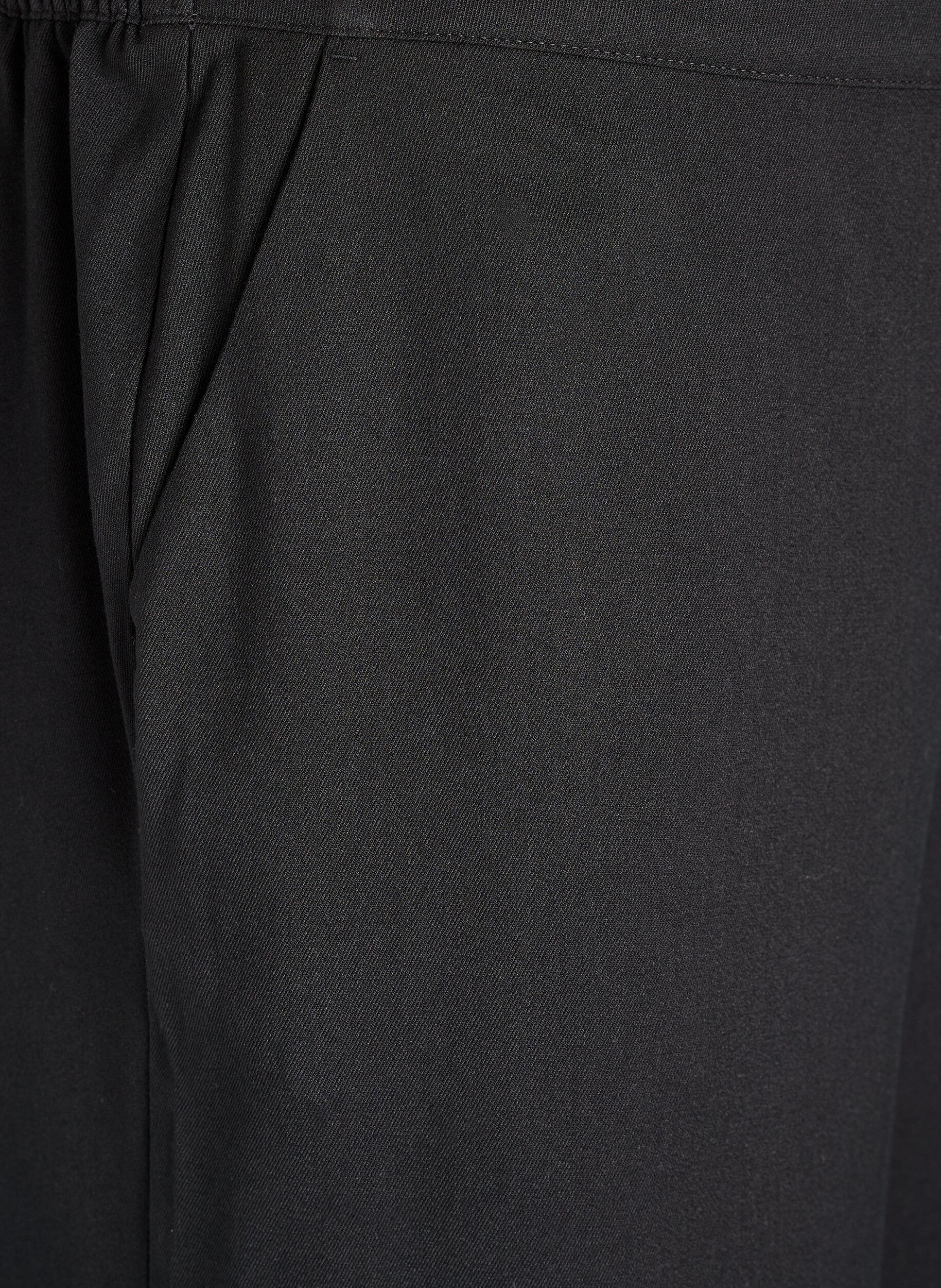 Zizzi Leve&auml;lahkeiset housut korkealla vy&ouml;t&auml;r&ouml;ll&auml;, Musta, Packshot image number 2